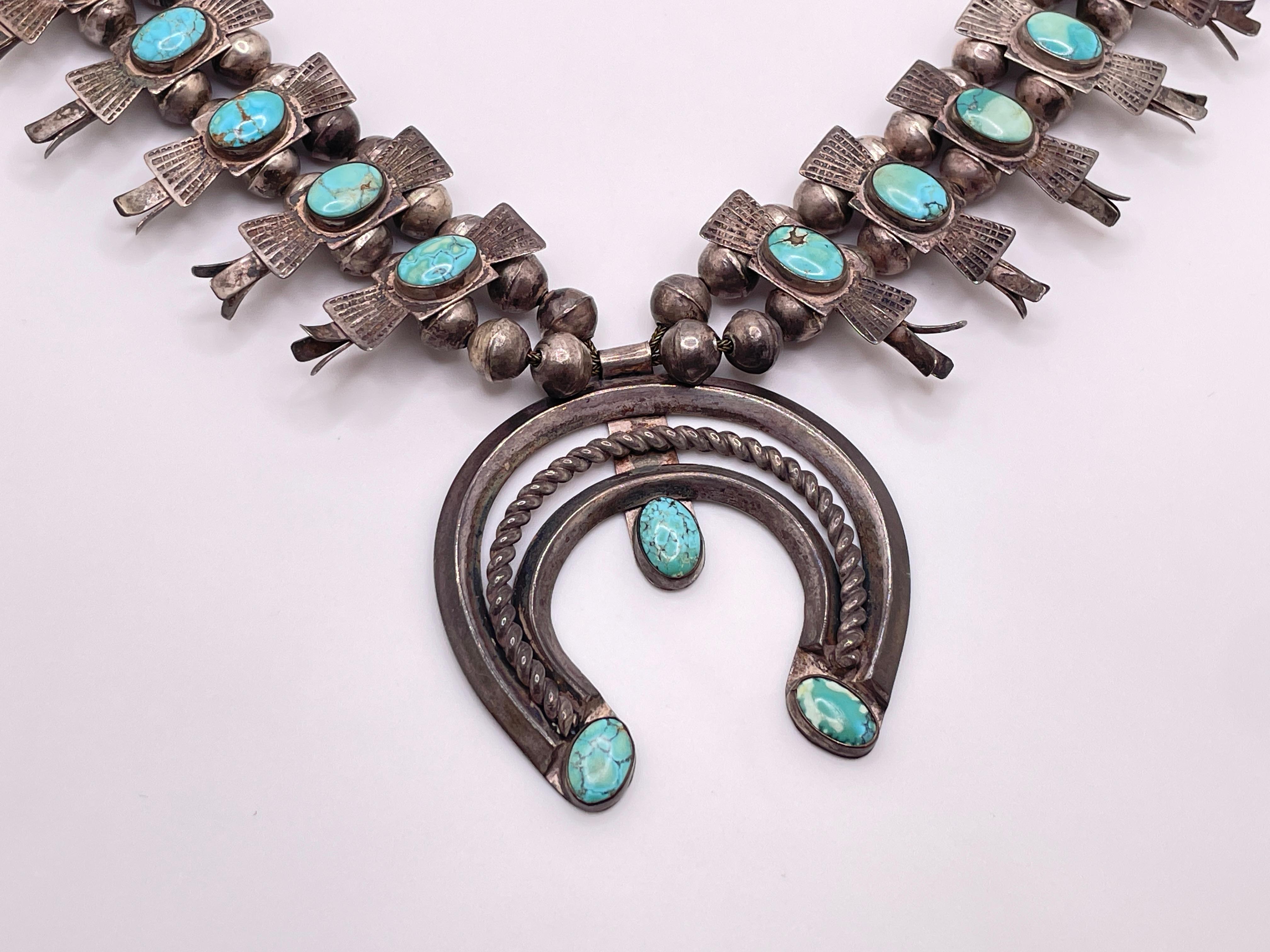 Vintage Horseshoe Native American Navajo Sterling Silver Squash Blossom Necklace für Damen oder Herren im Angebot