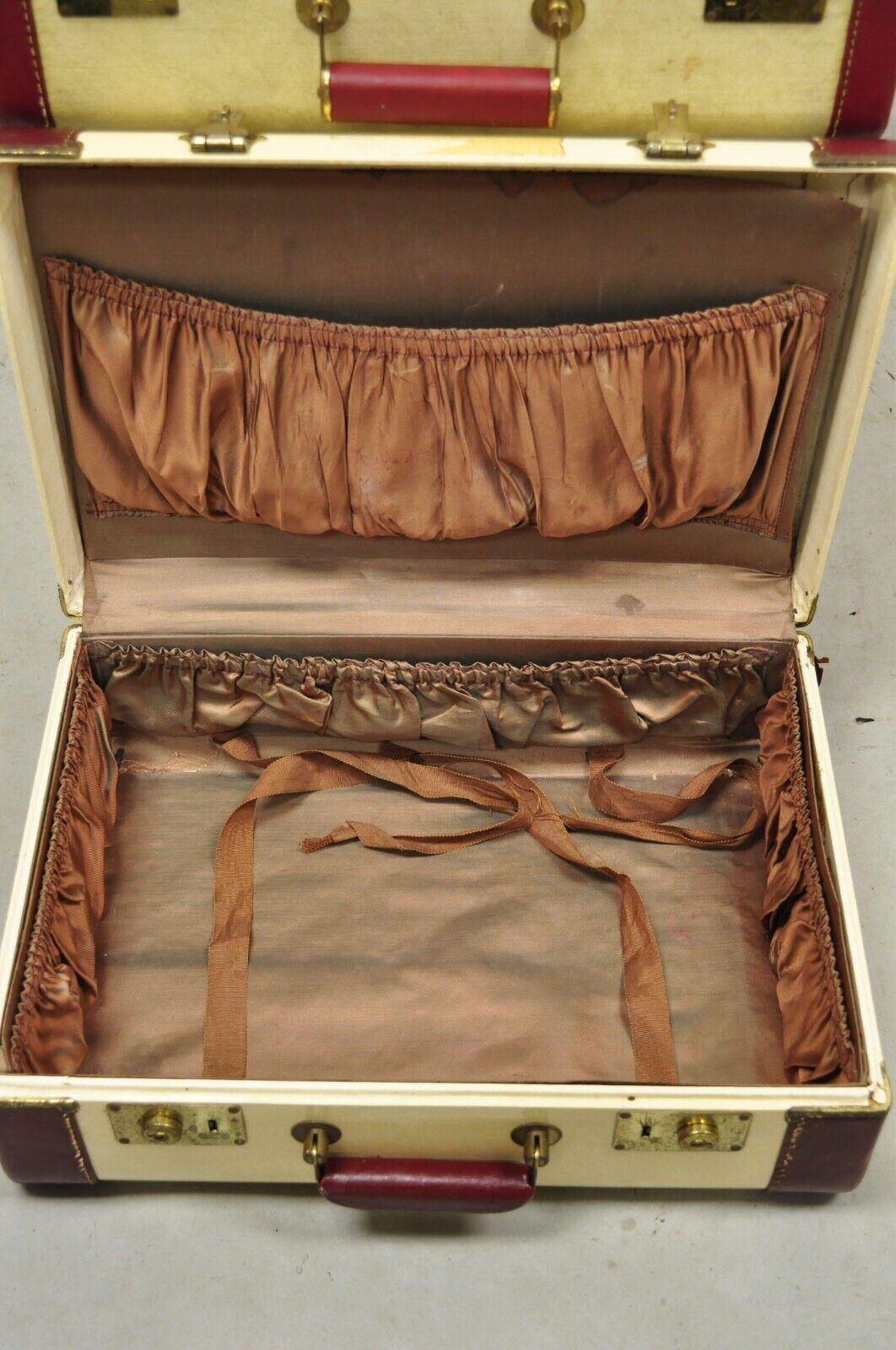 Wood Vintage Horton & Hubbard Cari-Lite Hard Luggage Travel Suitcase - a Pair For Sale