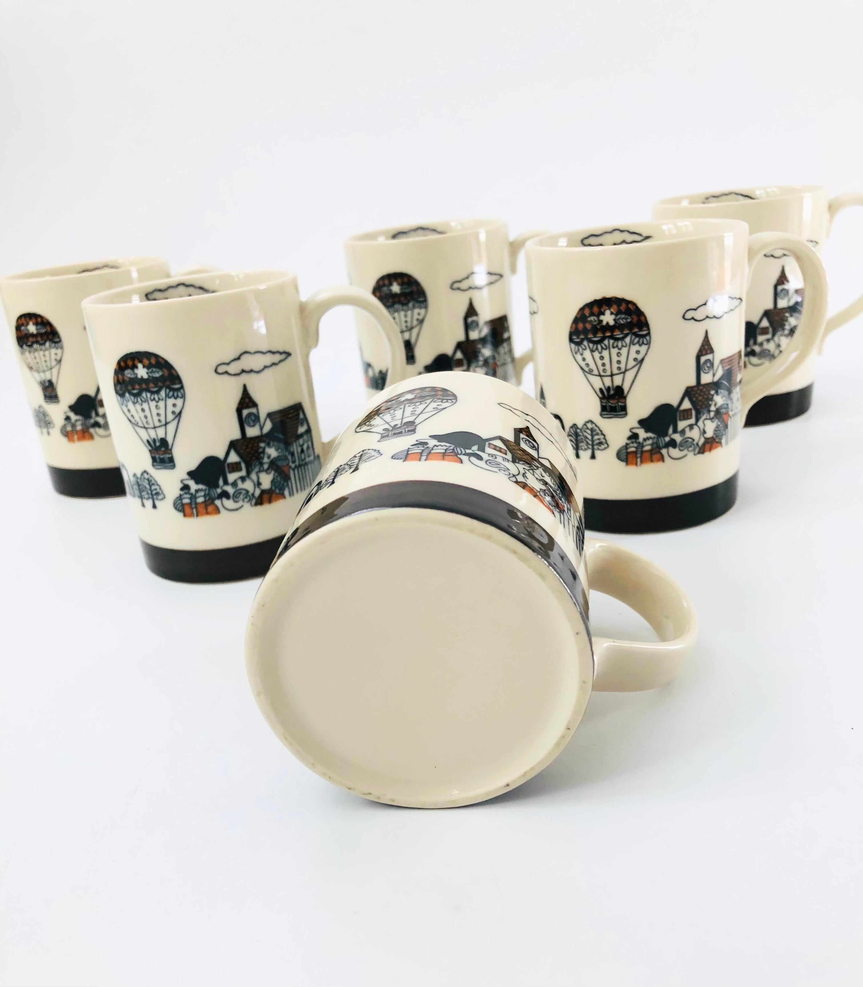 Vintage Hot Air Balloon Spectators Mugs, Set of 6 In Good Condition In Vallejo, CA
