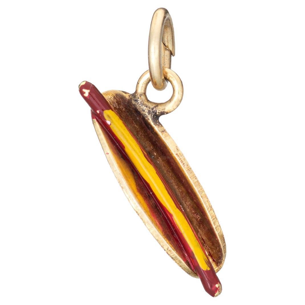 Charm d
epoca per hot dog in oro giallo 14k Ciondolo con smalto giallo rosso Gioielli sul cibo