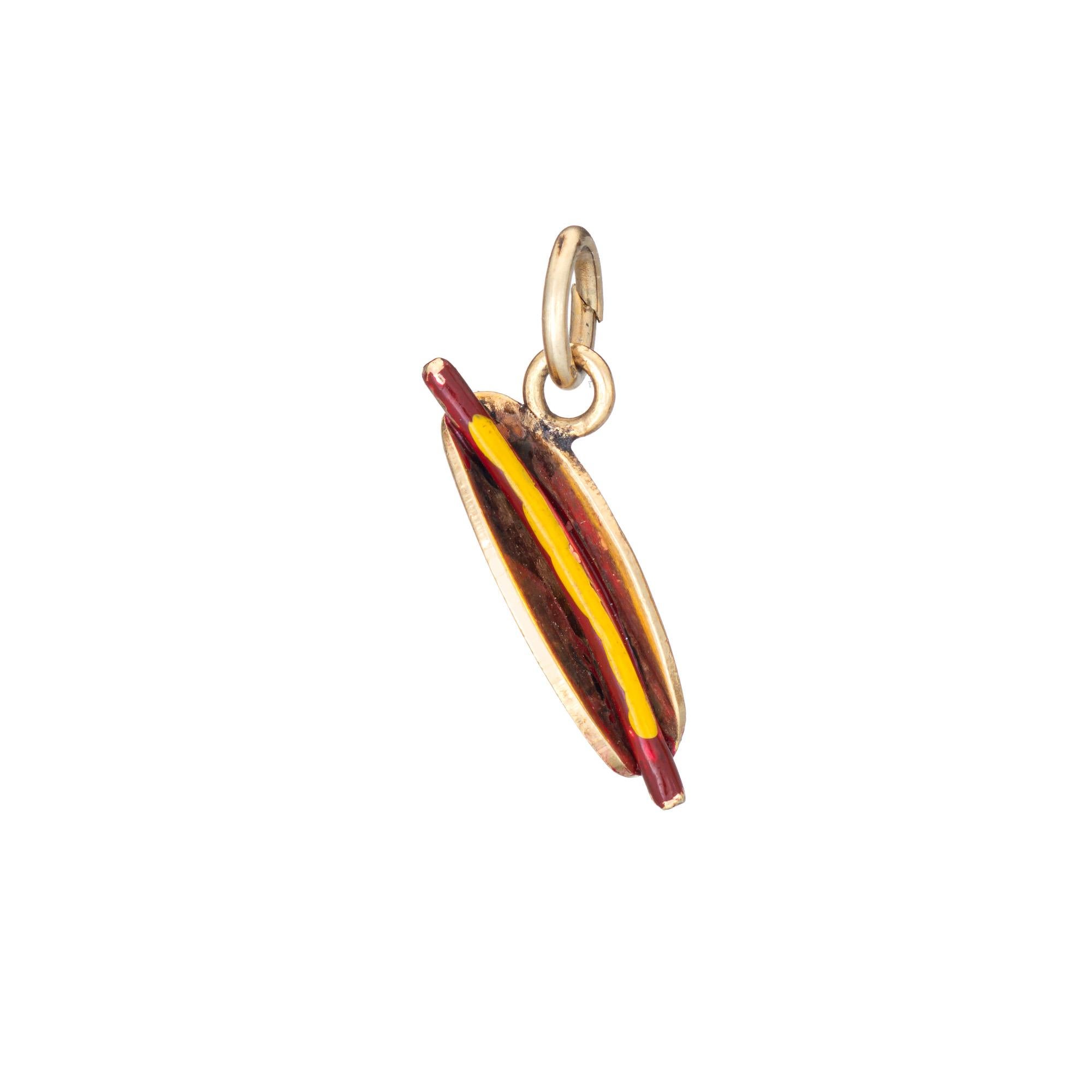 Moderno Charm Hot Dog d'epoca in oro giallo 14k Ciondolo con smalto giallo rosso Gioielli sul cibo in vendita