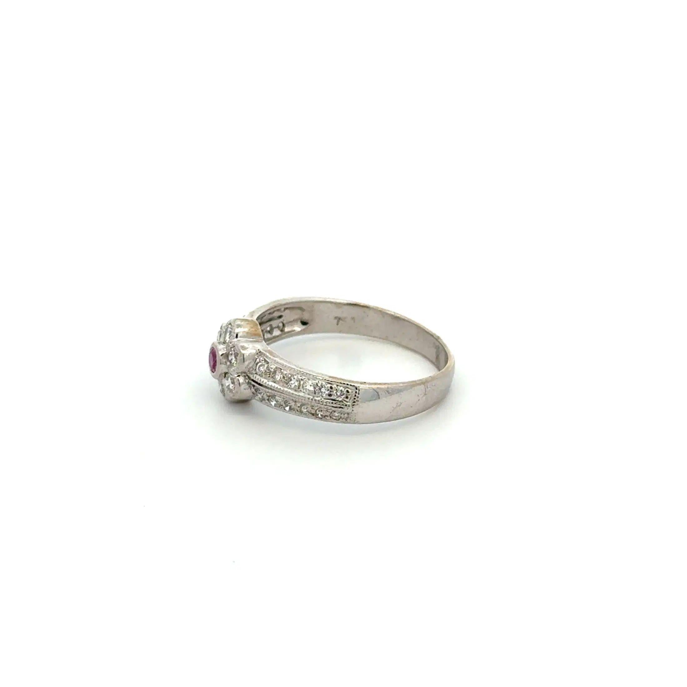 Vintage Hot Pink Sapphire and Diamond Flower Design Gold Ring For Sale 1