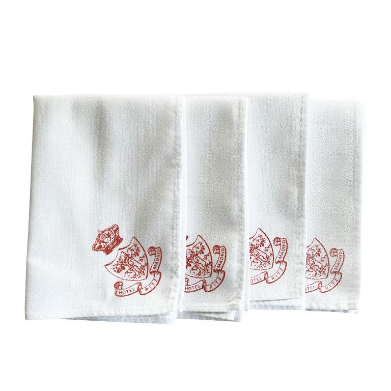 Vieux serviettes de table en lin de l'hôtel Ritz Madrid en rouge et blanc, lot de 4 en vente 2