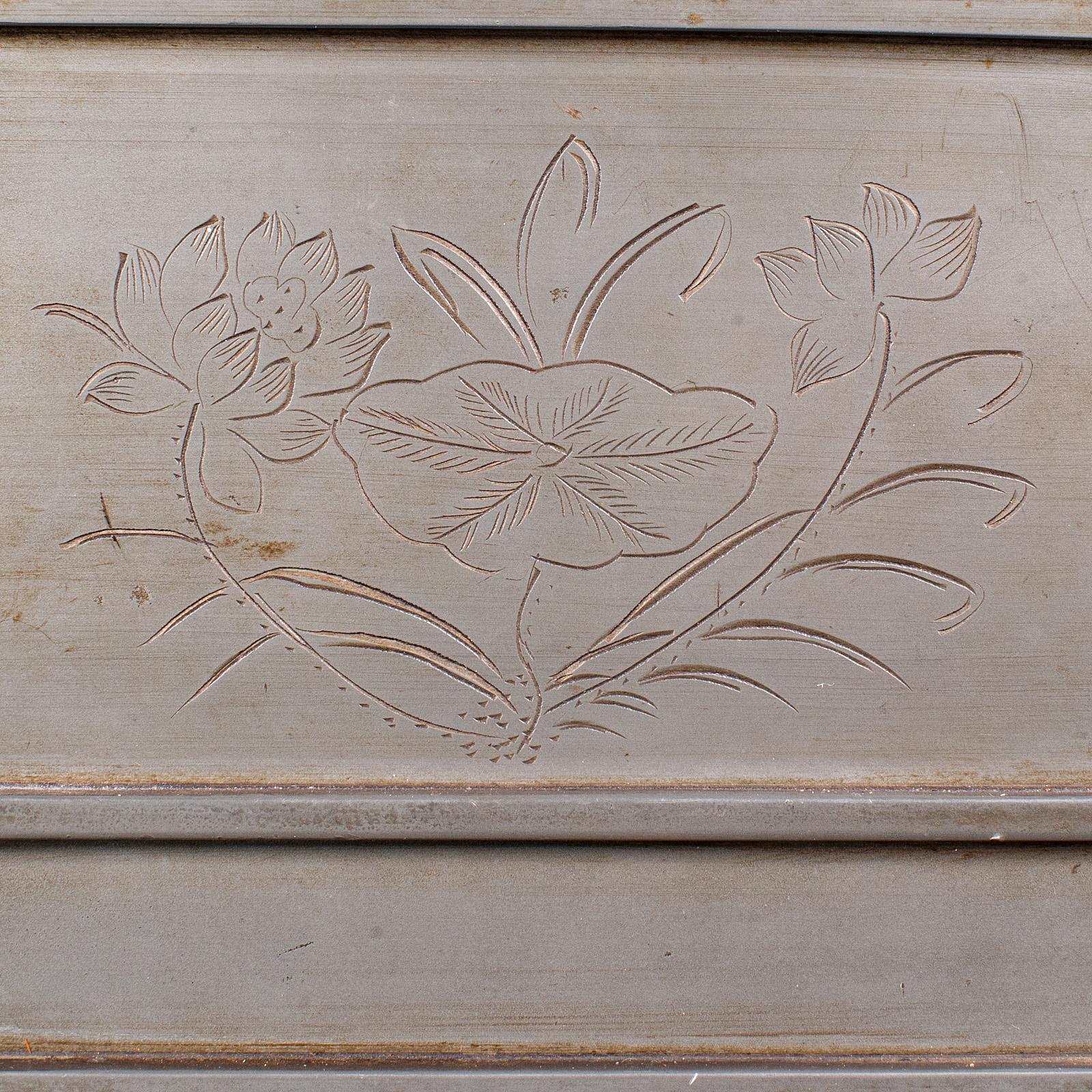 Cassettiera da tè d'epoca per hotel, cinese, in lega di peltro, portachiavi, Art Deco, Circa 1930 in vendita 4