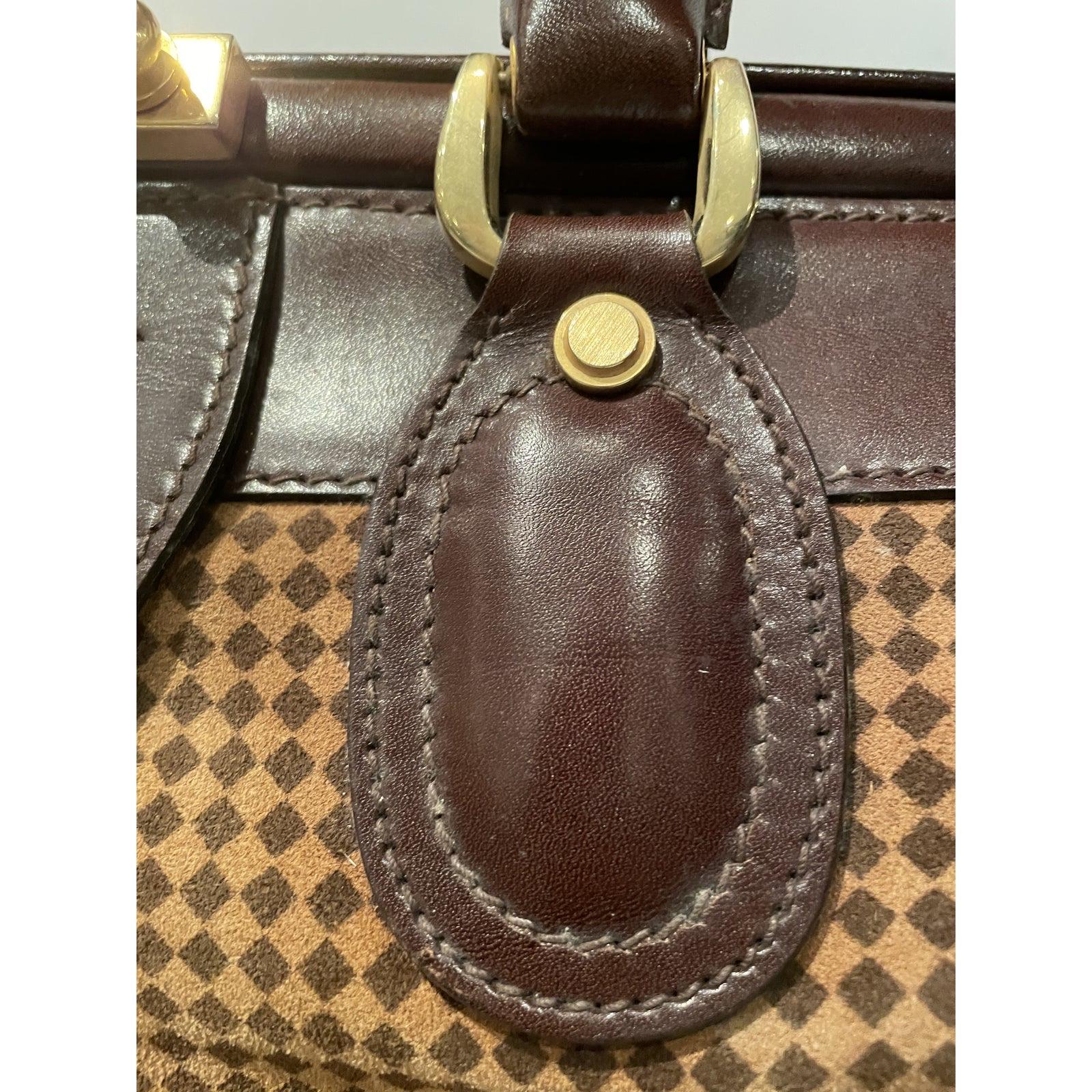 Vintage luxurious men’s weekender bag by Bottega Venetta. Constructed of a deep chocolate brown leather and Italian suede, this is the perfect bag for weekends. The suede is caramel in color with a brown diamond shaped design. The hardware is chunky
