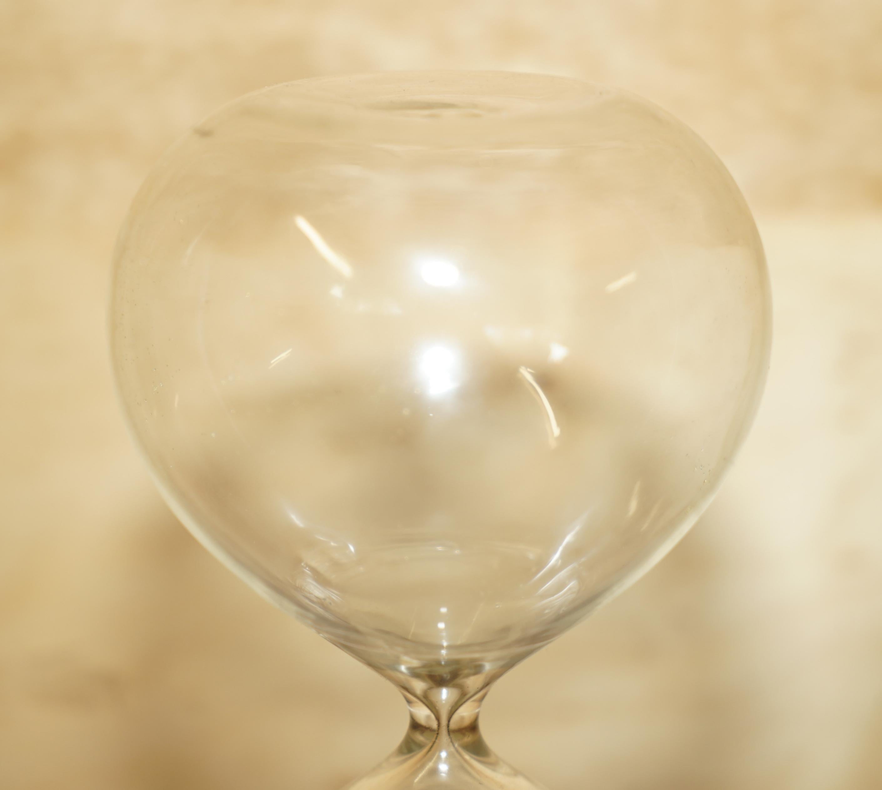 We are delighted to offer for sale this lovely vintage hourglass sand timer

A very decorative and well made thing, I’m not sure on the age but it looks old

The condition is perfect so far as I can see

Dimensions

Height:-