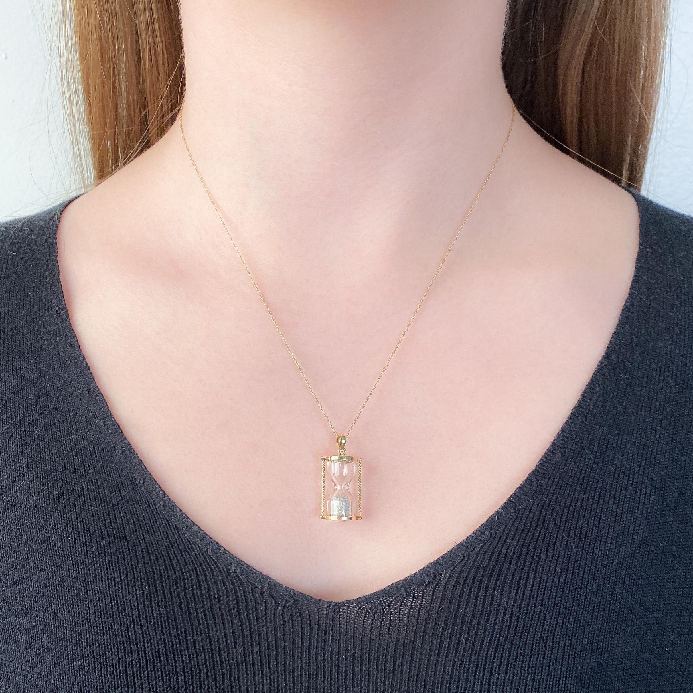 Charm a clessidra vintage in oro 10 carati in vendita 1