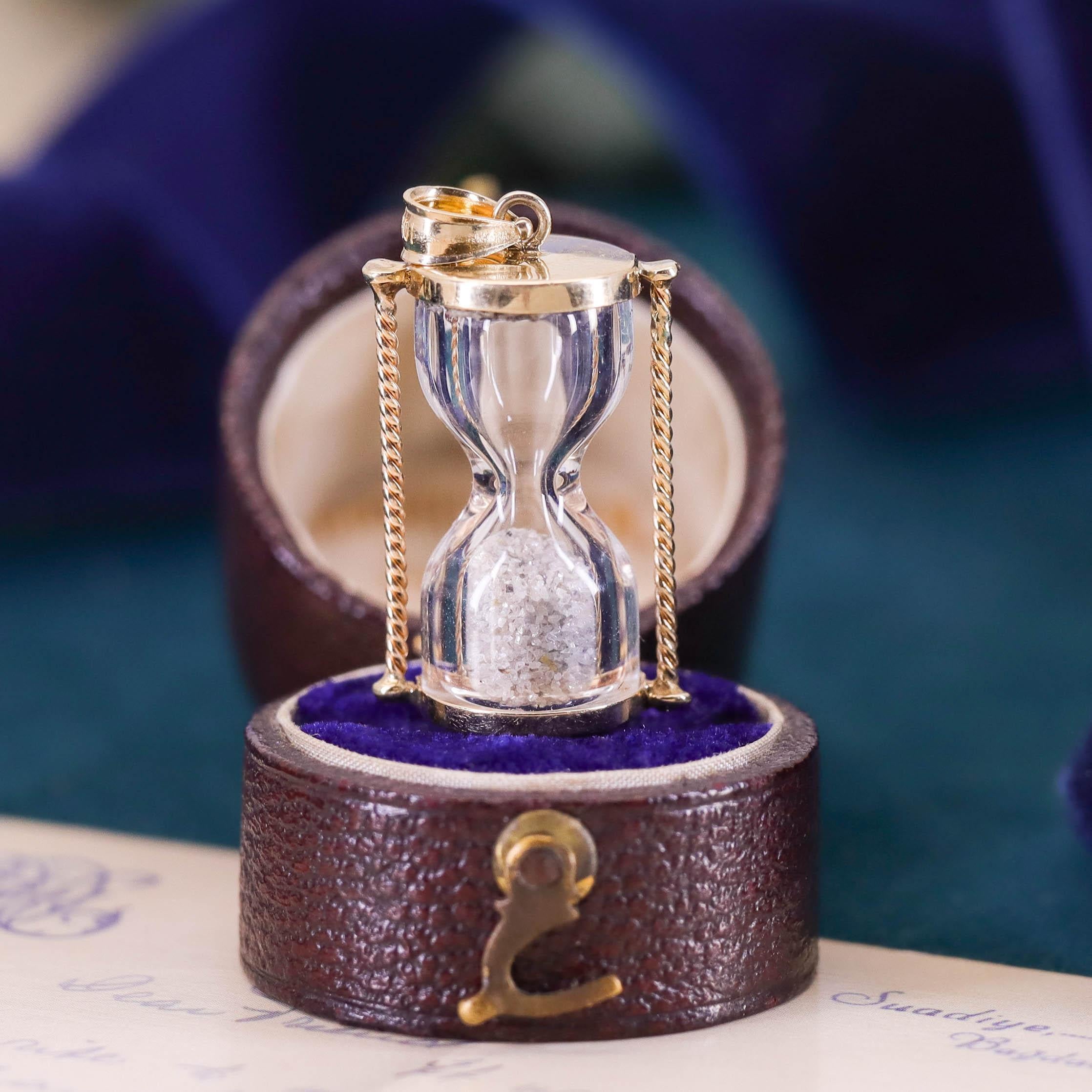 Charm a clessidra vintage in oro 10 carati in vendita 2