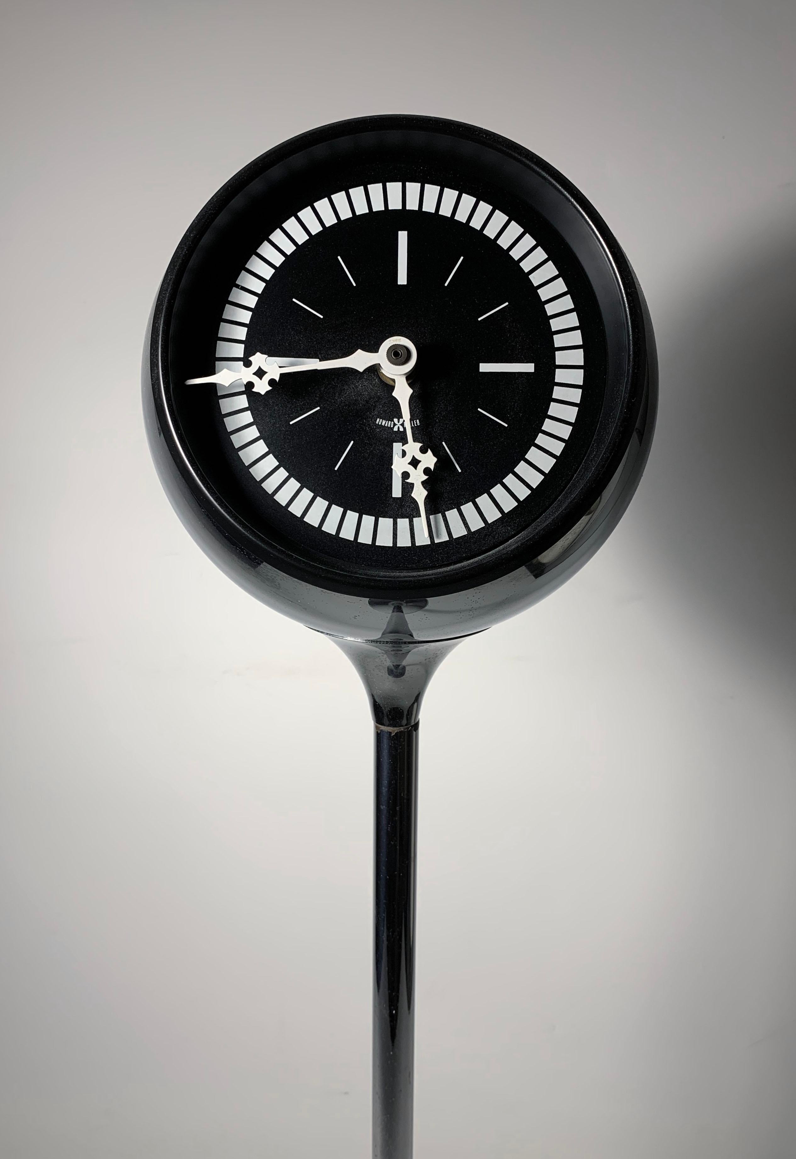 Mid-Century Modern Horloge de table vintage Howard Miller attribuée à George Nelson en vente