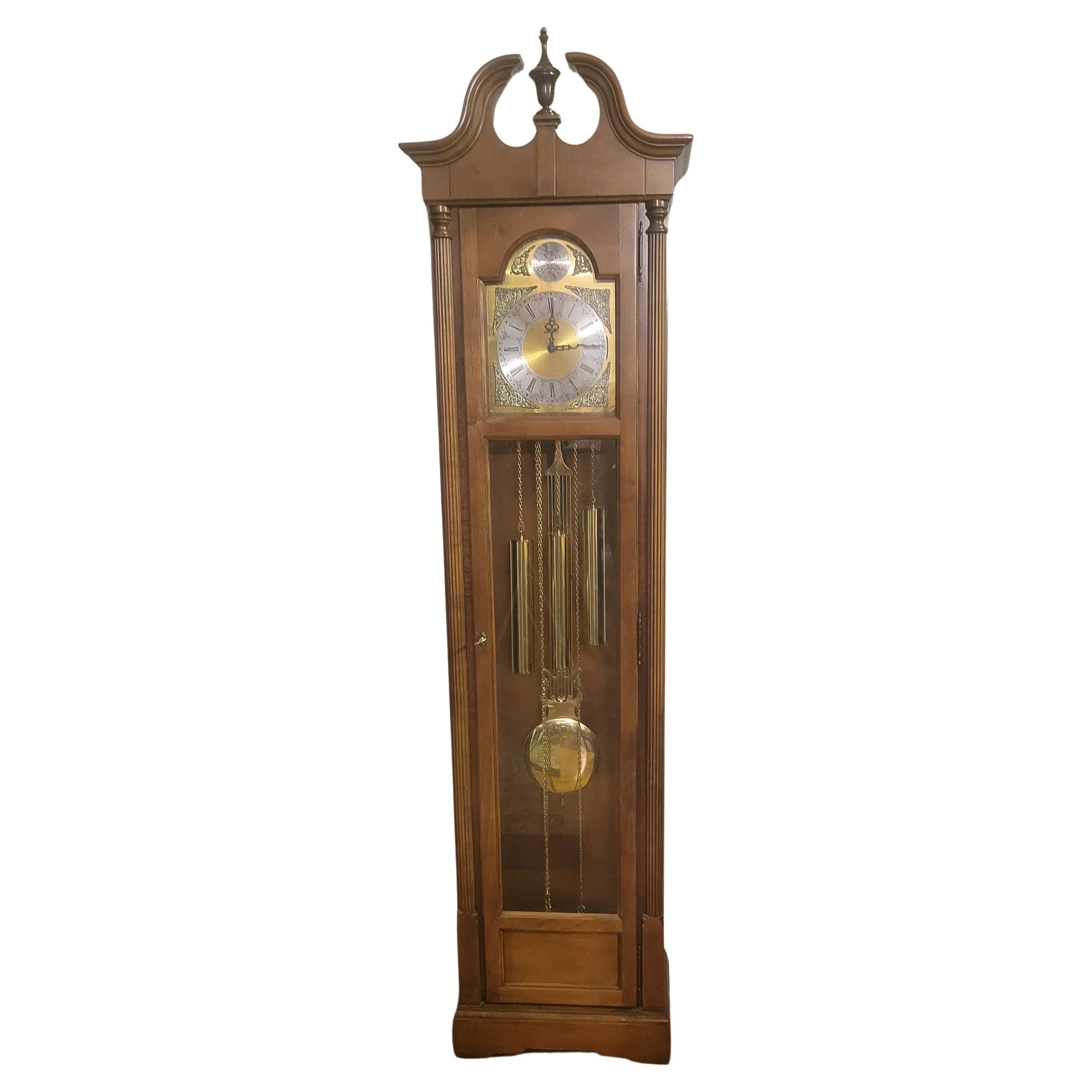 Horloge de grand-père Howard Miller, Westminster Chime - 78" de haut