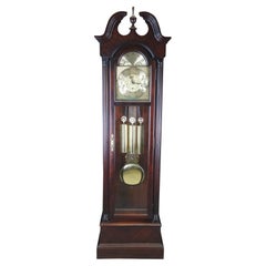 Vintage Howard Miller Mahogany Grandfather Clock Open Pediment Moon Dial 80" (horloge grand-père à fronton ouvert et cadran lunaire)