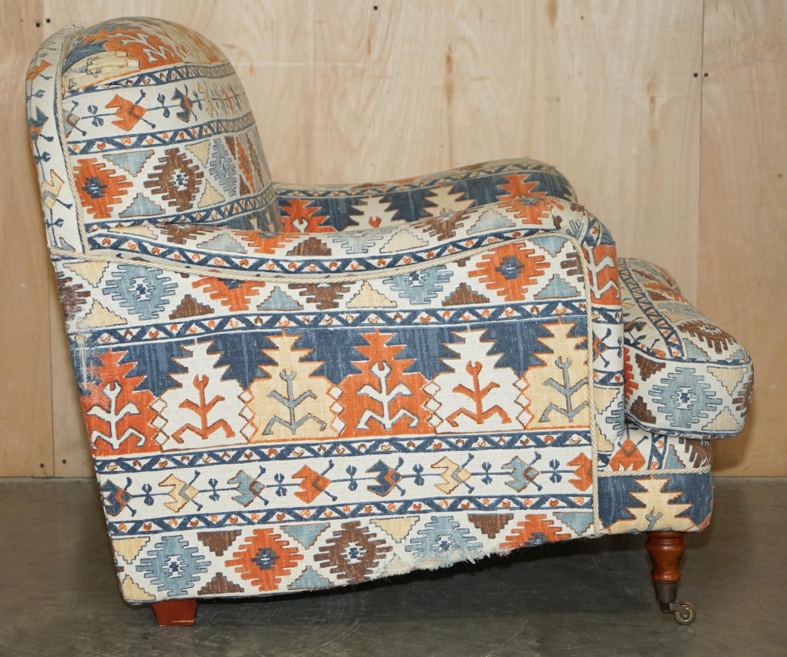 ViNTAGE HOWARD & SON'S KILIM STYLE SOFA AND ARMCHAIR SUITE DISTRESSED FABRIC 7