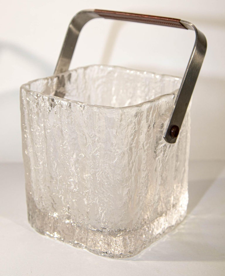 TEXTURED ICE BUCKET
