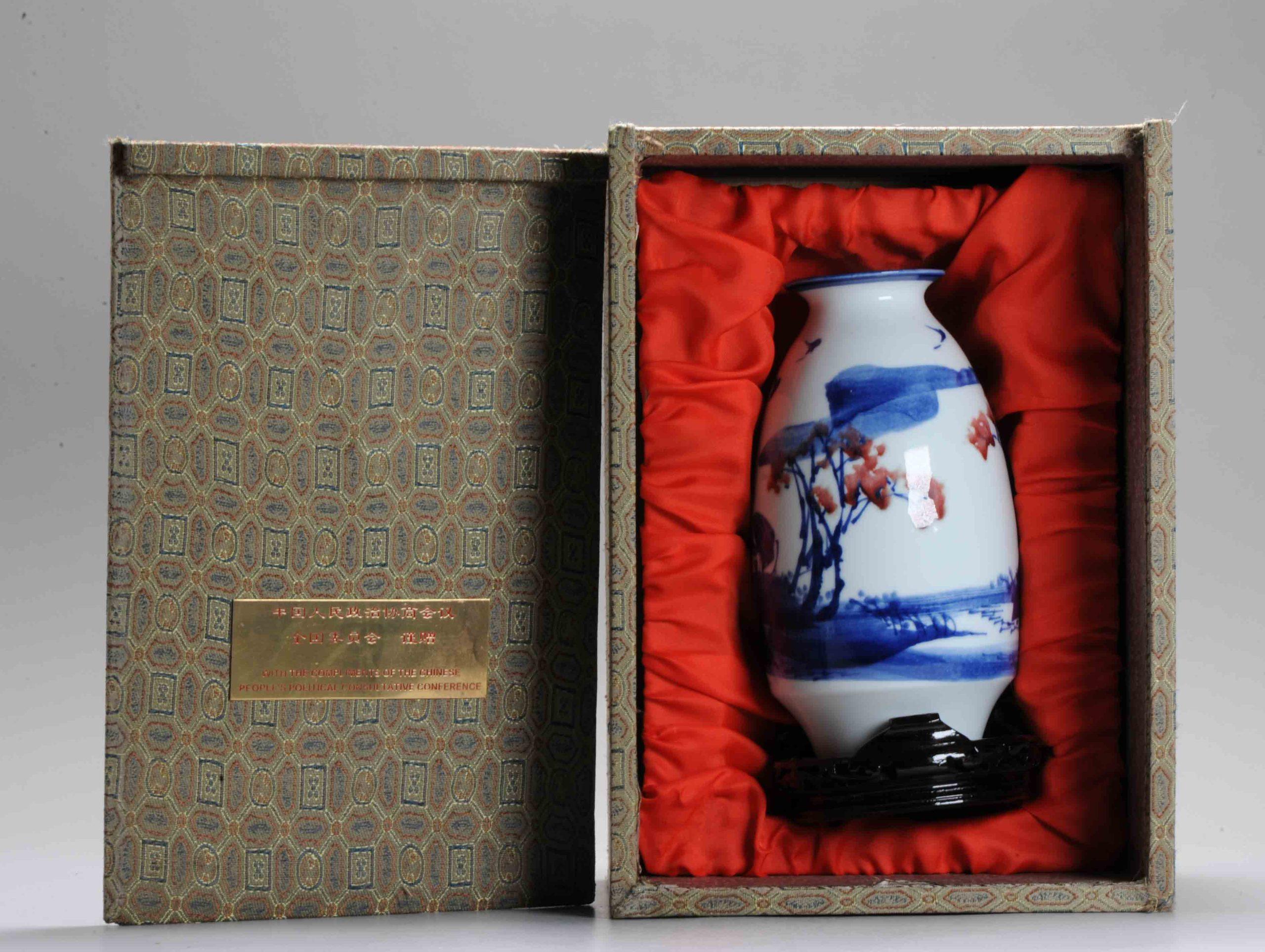 Vaso di porcellana cinese d'epoca Hu Jie PROC Liling Landscape Underglaze, 1997 In condizioni buone in vendita a Amsterdam, Noord Holland
