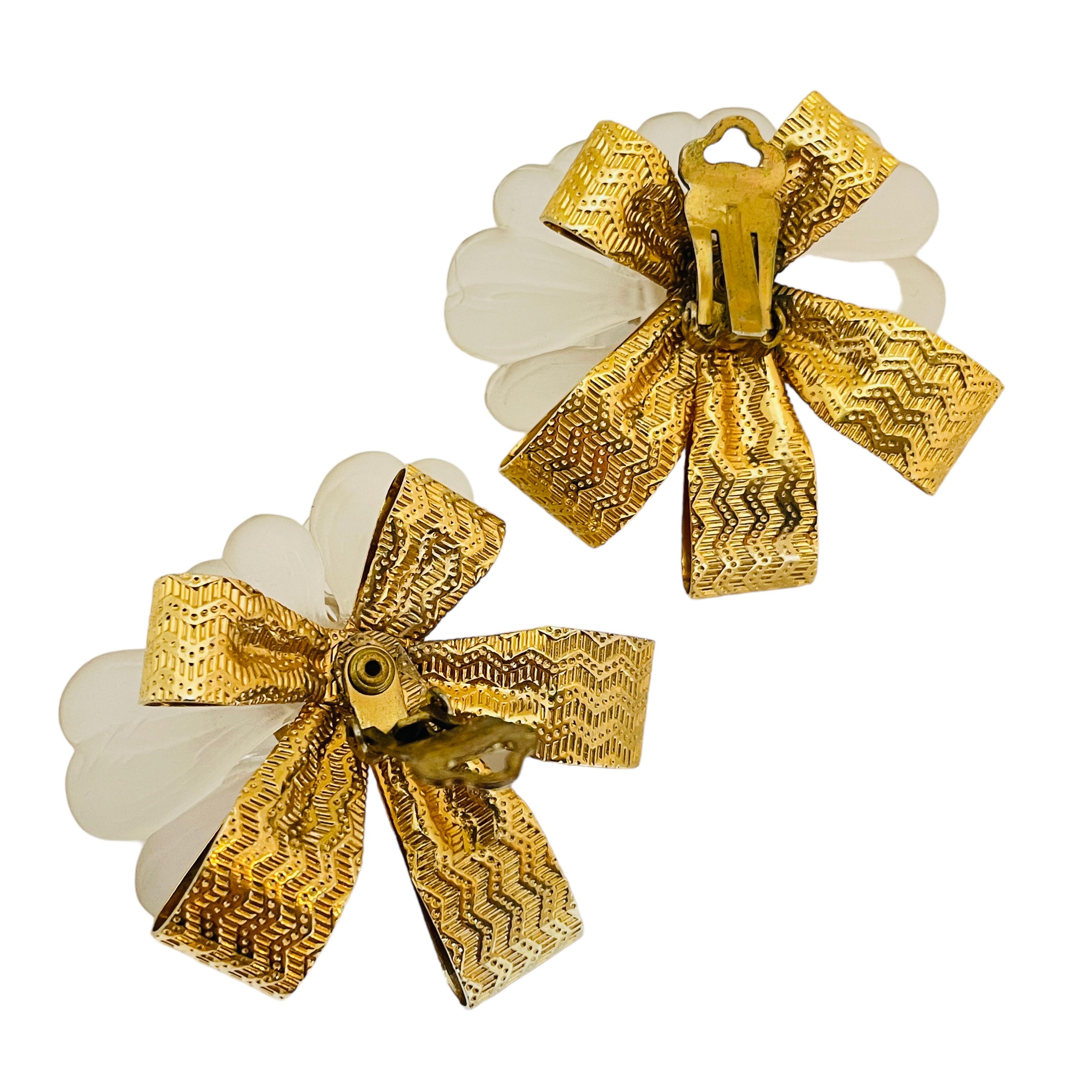 Women's Vintage huge flower lucite designer runway clip on earrings For Sale