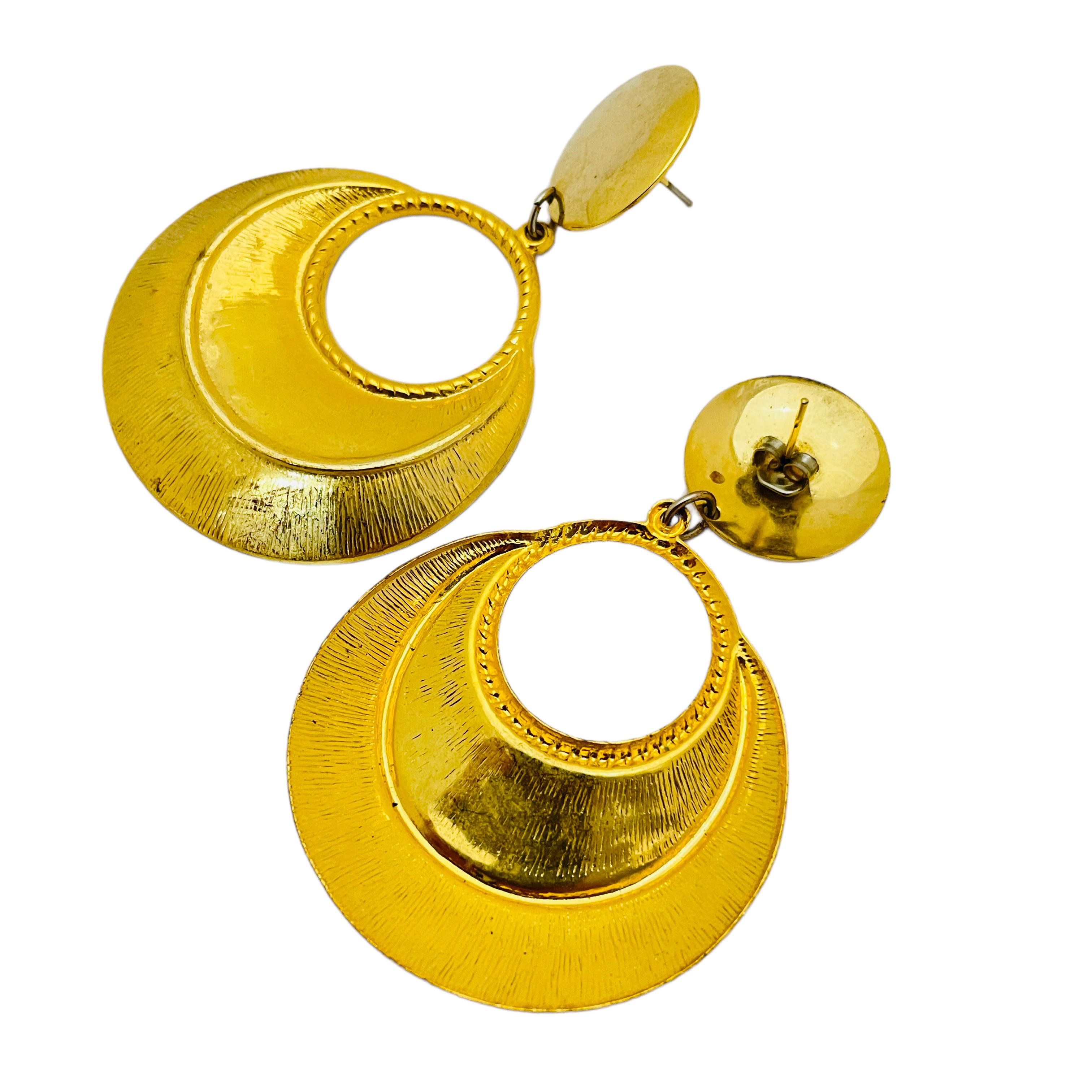Vintage huge gold dangle designer runway pierced earrings In Good Condition For Sale In Palos Hills, IL