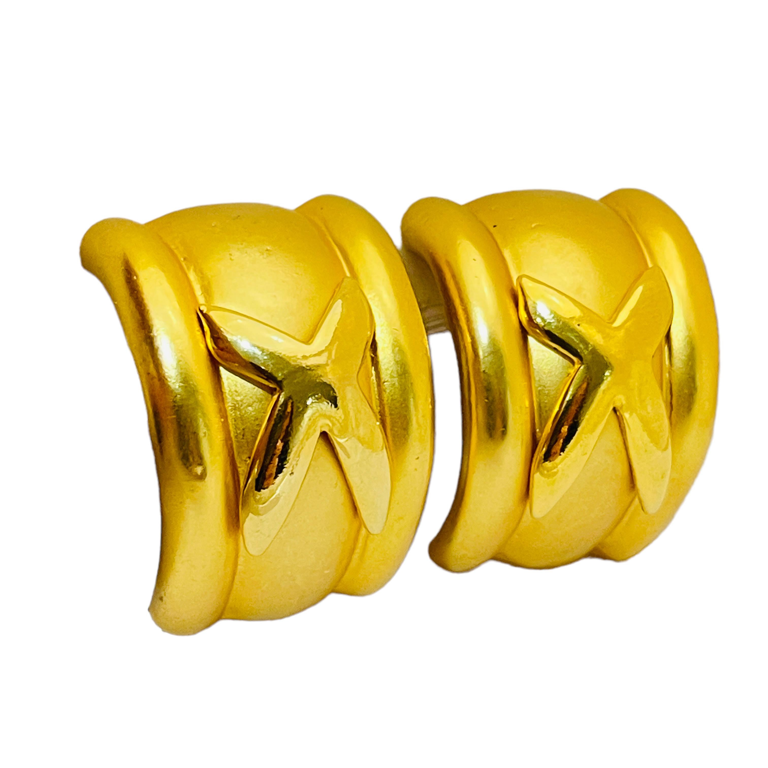 Vintage huge gold designer runway clip on earrings For Sale 1