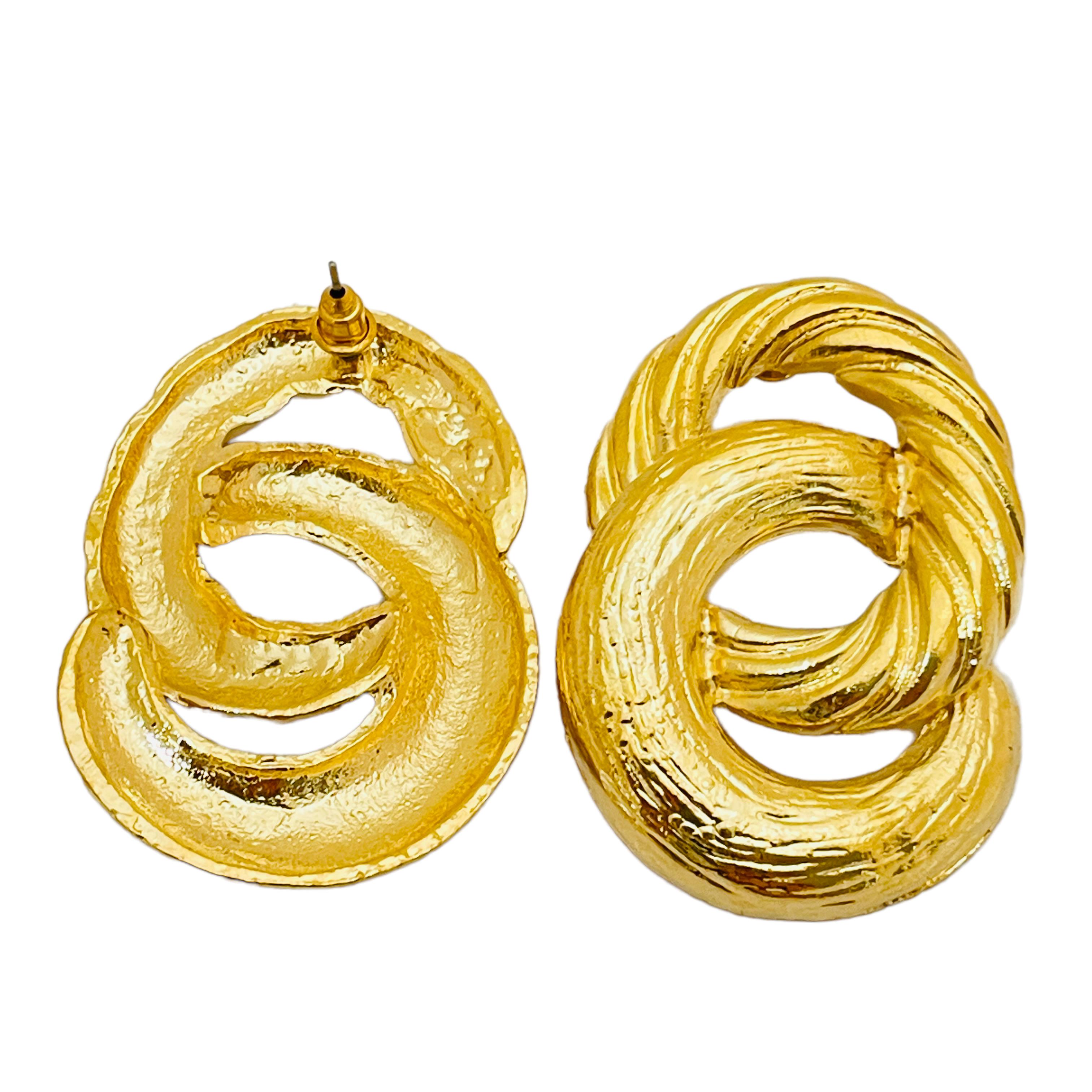 Vintage huge gold designer runway pierced earrings In Good Condition For Sale In Palos Hills, IL