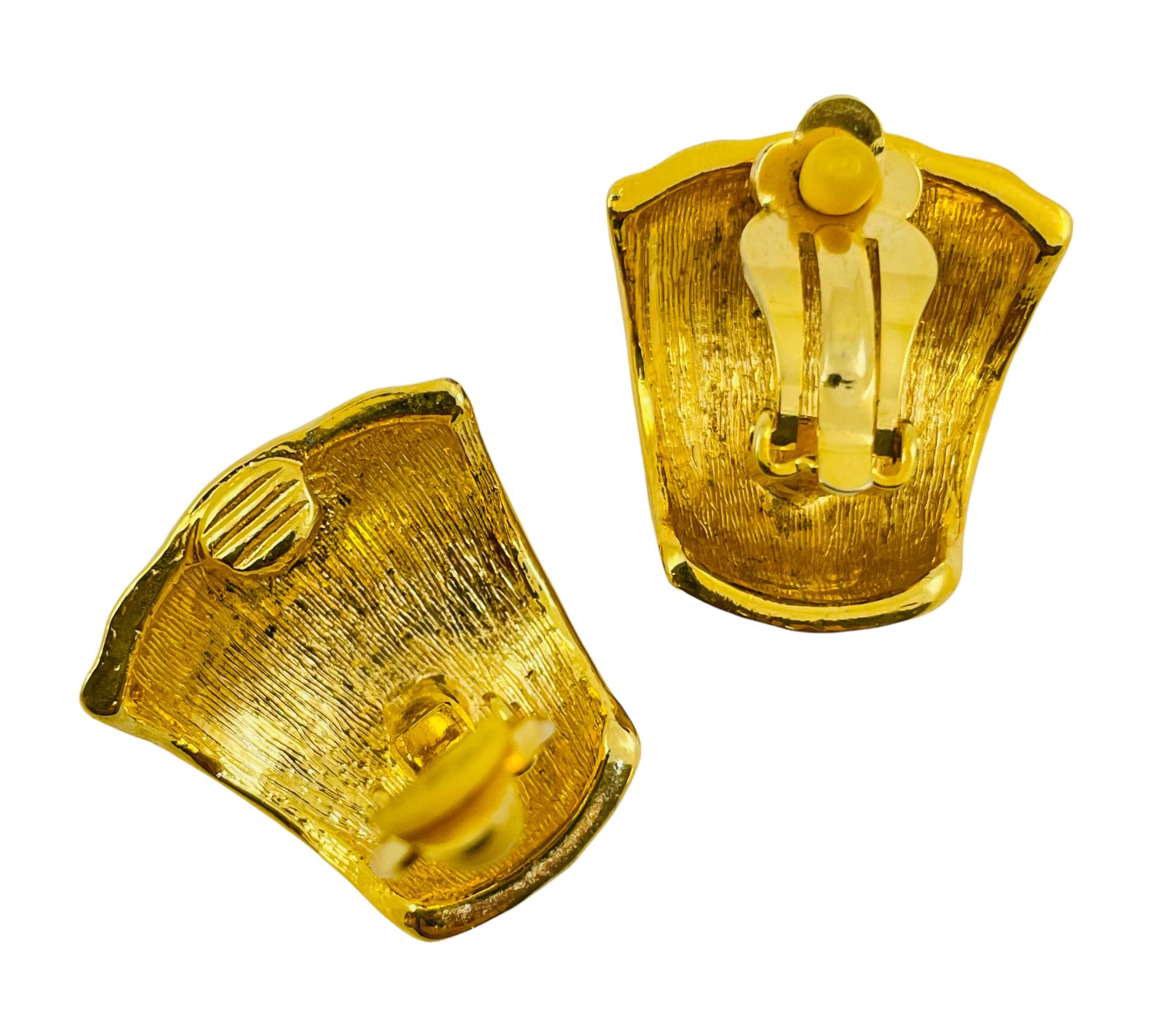 Clips d'oreilles vintage de défilé de créateurs en or massif Pour femmes en vente