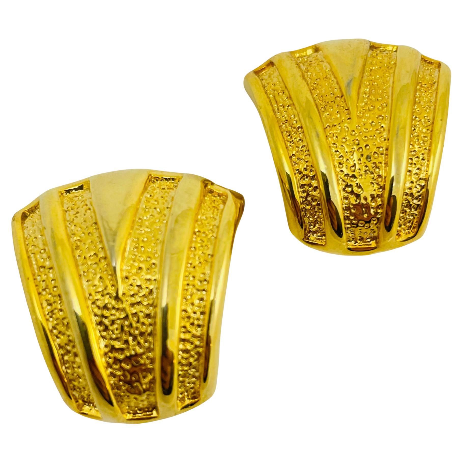 Vintage huge gold massive designer runway clip on earrings For Sale