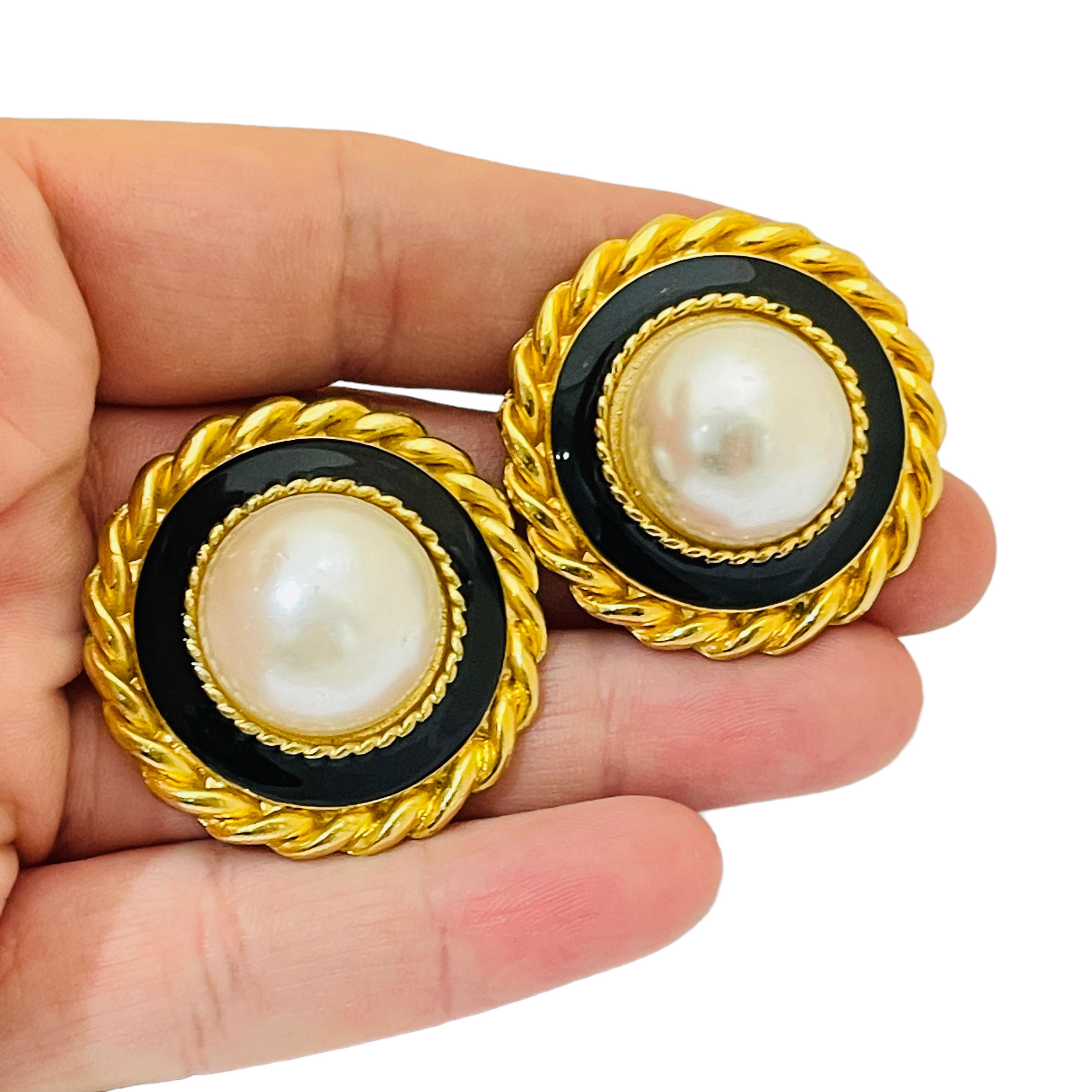 DETAILS

• unsigned 

• gold tone with pearl and enamel

• vintage designer pierced earrings

MEASUREMENTS

• 1.38