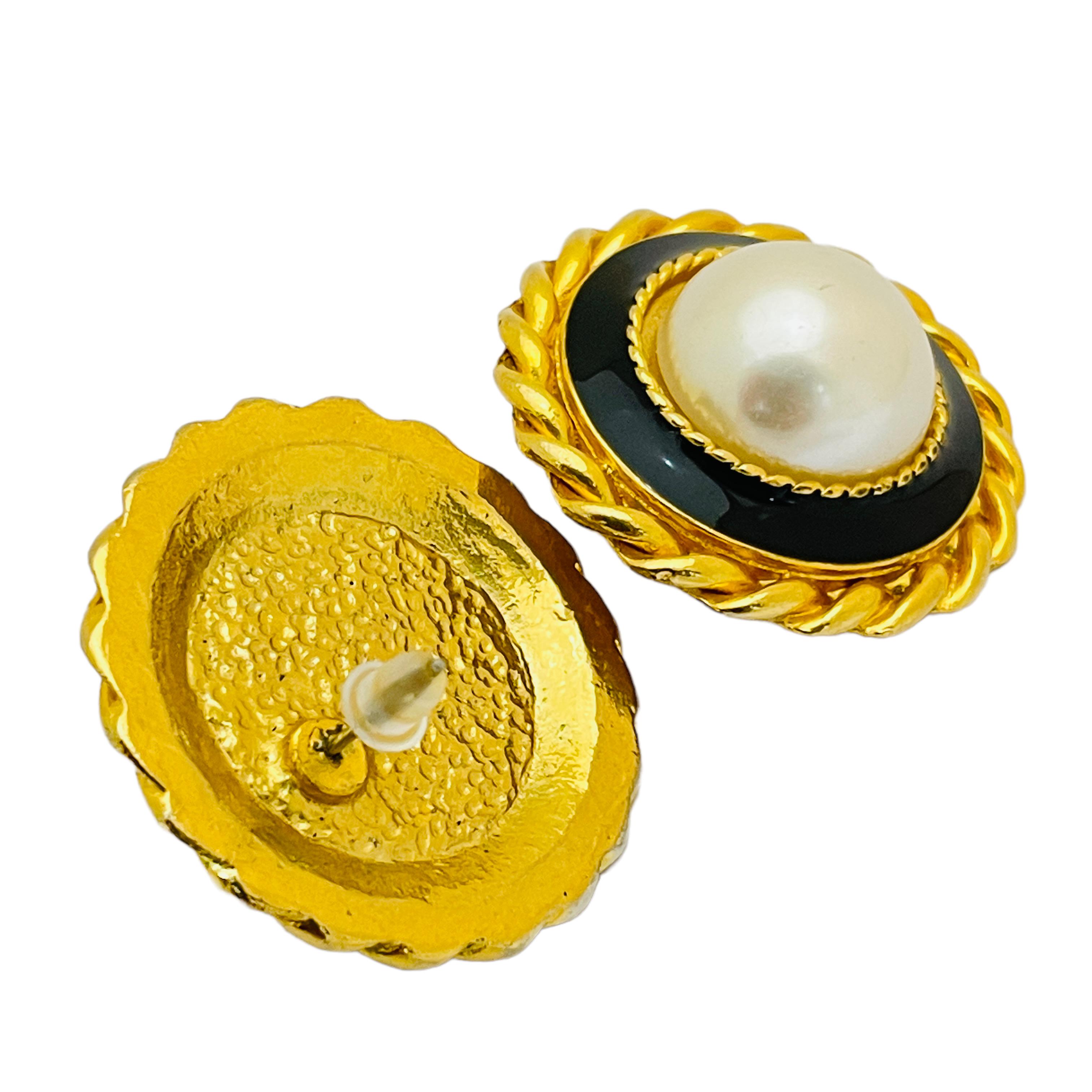 Vintage huge gold pearl enamel designer runway pierced earrings In Good Condition For Sale In Palos Hills, IL