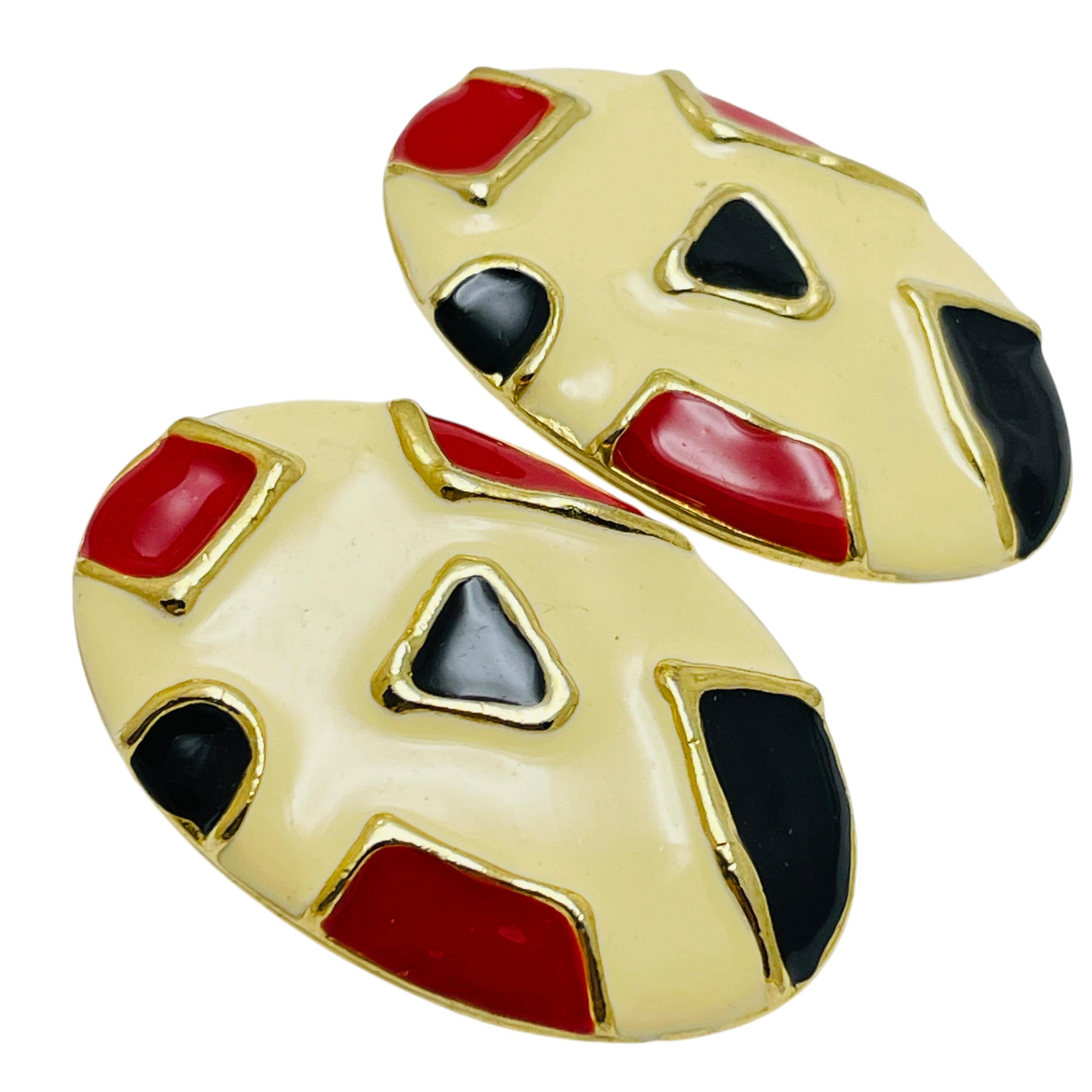 DETAILS

• unsigned 

• gold tone with enamel

• vintage designer earrings

MEASUREMENTS  

• 

CONDITION

•  very good vintage condition with minimal signs of wear 

 Sku 47

❤️❤️  VINTAGE DESIGNER JEWELRY ❤️❤️

❤️❤️  ALEXANDER’S BOUTIQUE  ❤️❤️  