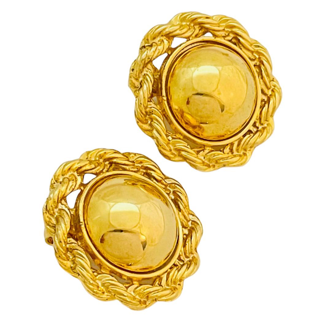 DETAILS

• unsigned

• gold tone 

• vintage designer runway clip on earrings

MEASUREMENTS

• 1.31