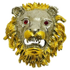 Spilla vintage con testa di leone in oro e argento, occhi di strass, di design