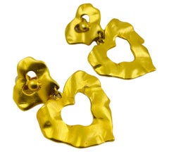 Vintage huge matte gold dangle hearts designer runway clip on earrings