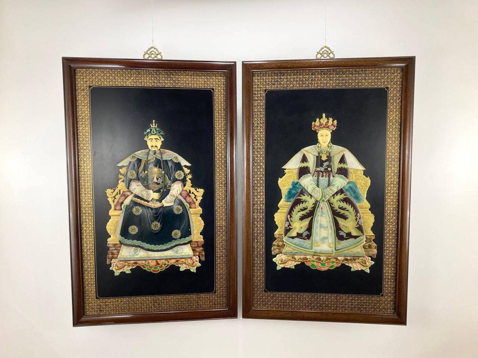 Vintage Huge Pair of Chinoiserie Portraits Asiatischer Kaiser-Kaiserin Wandtafel (Chinesisch) im Angebot