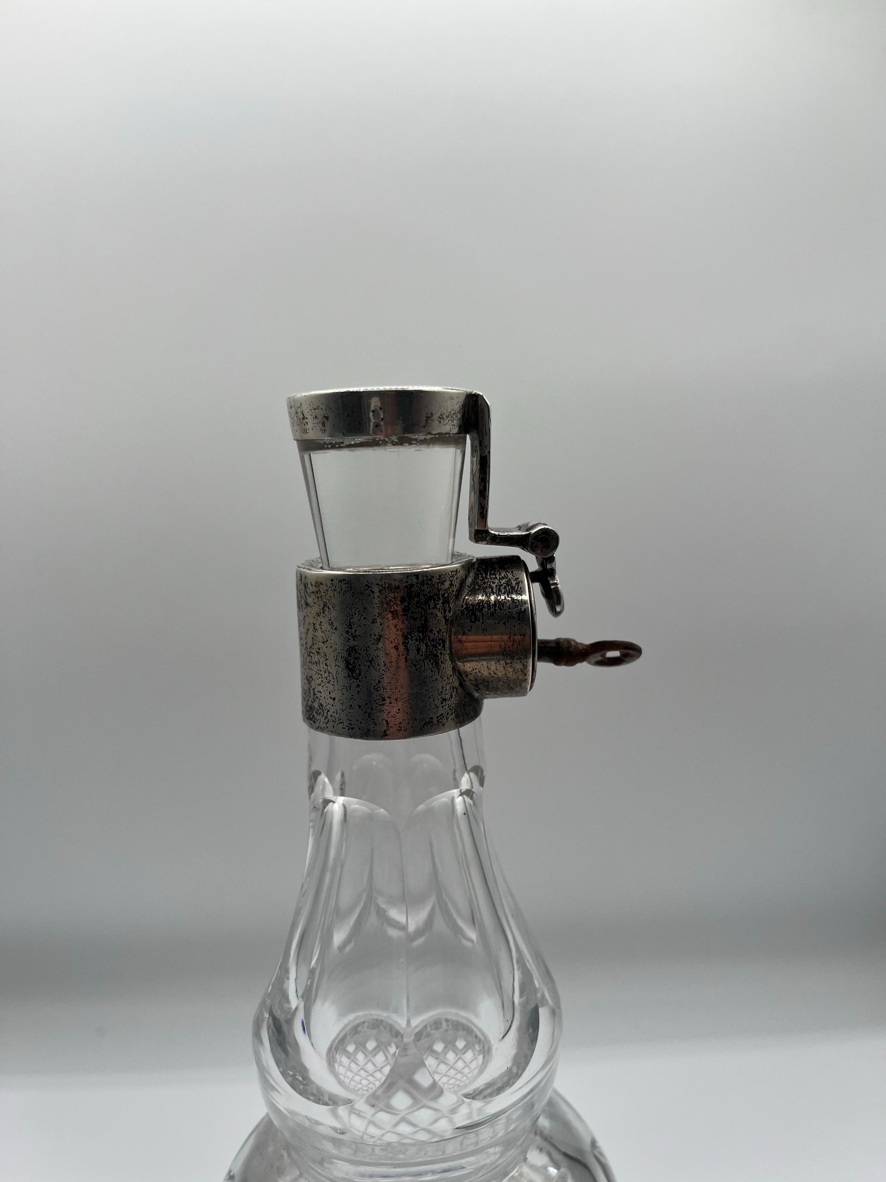 Vintage Hukin & Heath 19th Century Locking Decanter Sterling Silver In Good Condition For Sale In W Allenhurst, NJ