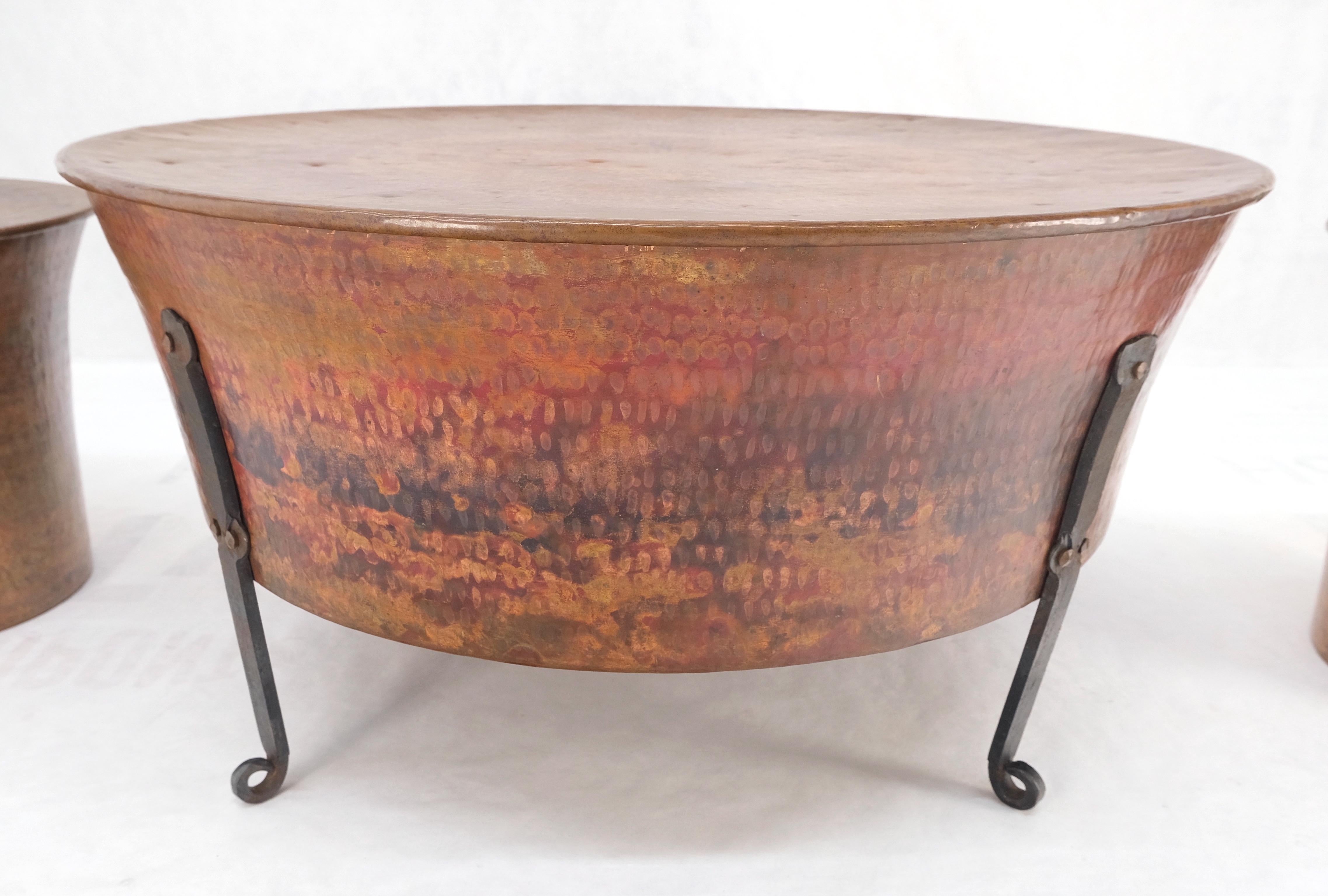 Vintage Hummered Forged Copper & Iron Round Coffee Table & Pair of Stools Seats For Sale 5