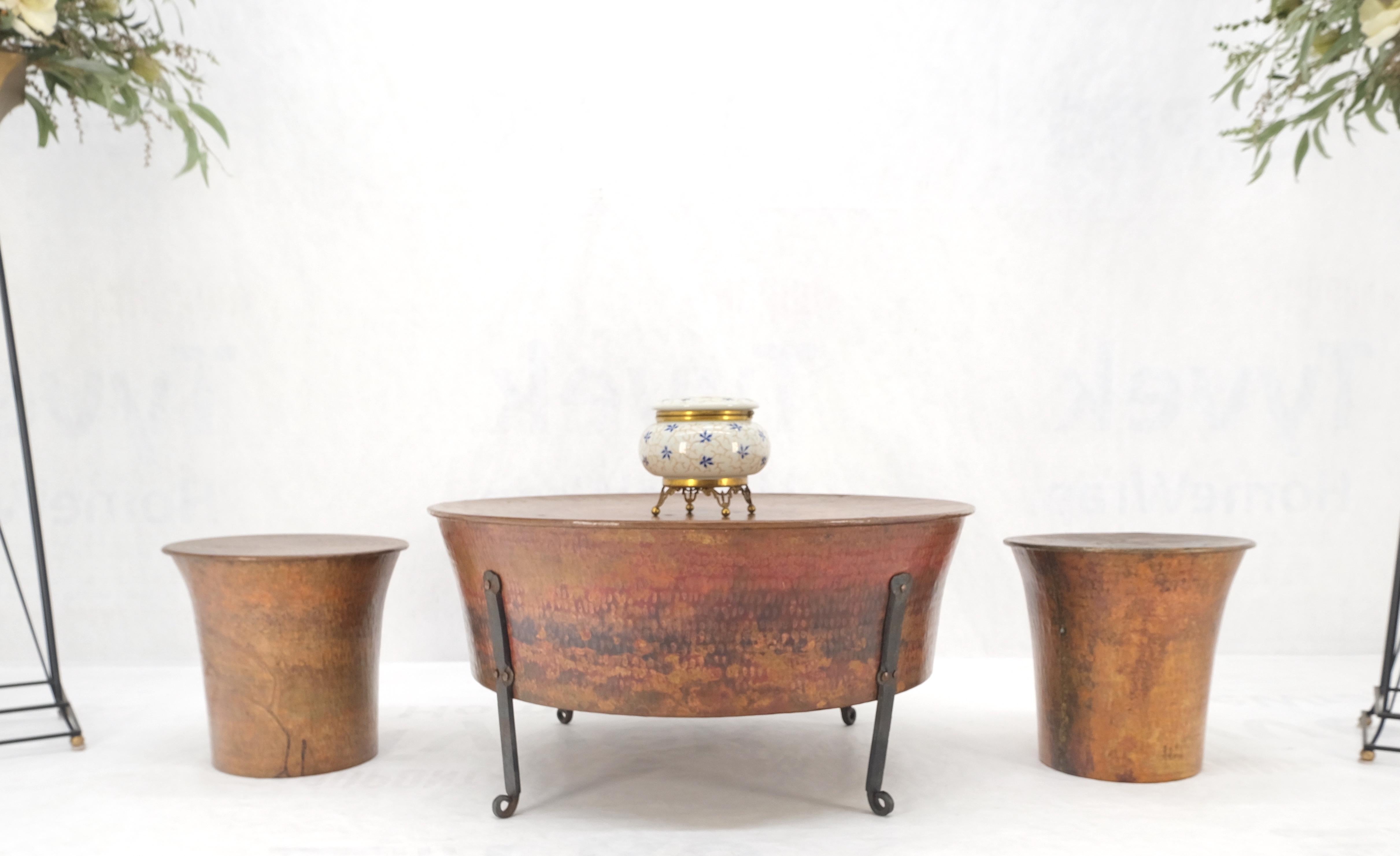 American Vintage Hummered Forged Copper & Iron Round Coffee Table & Pair of Stools Seats For Sale