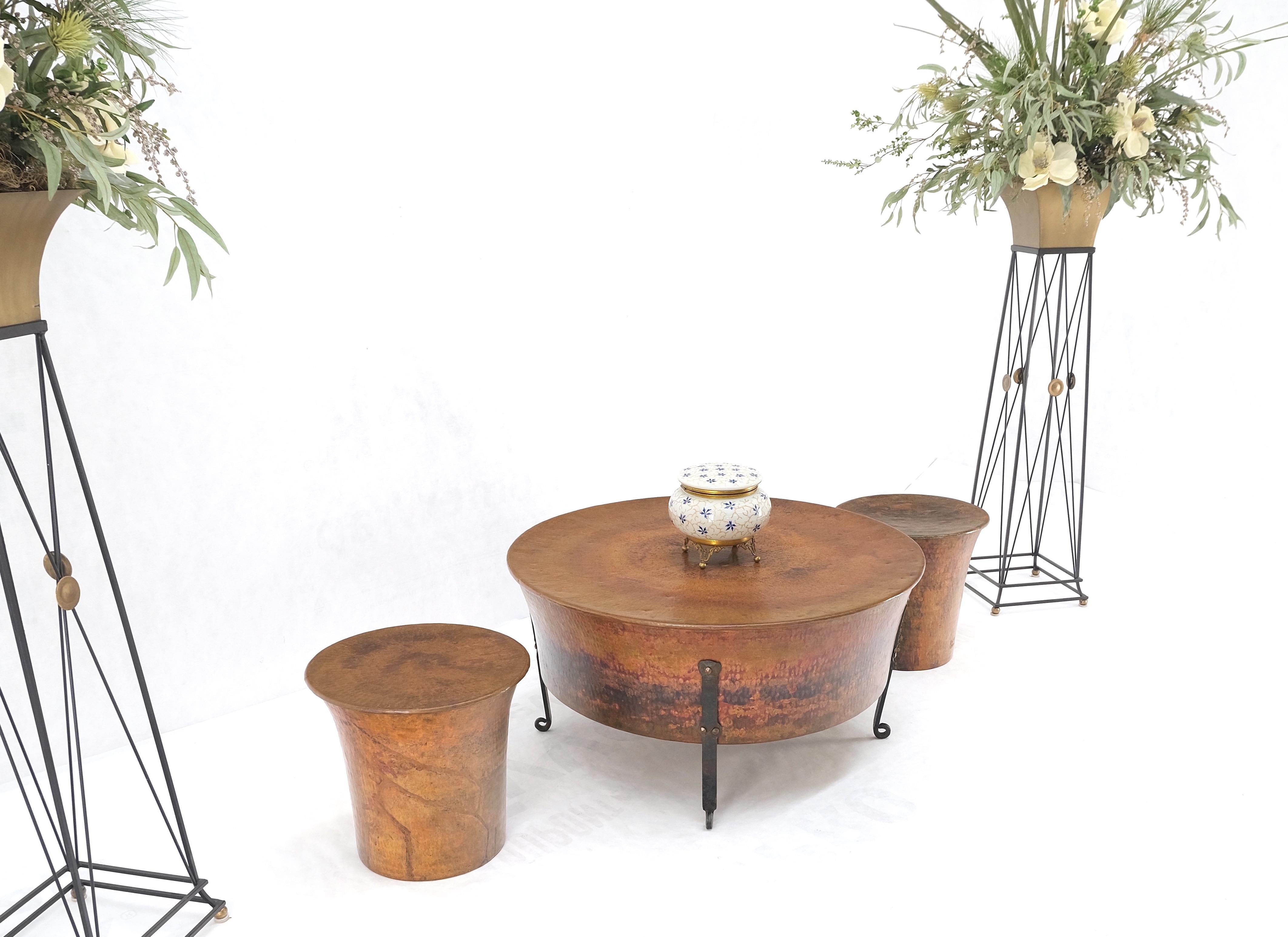 20th Century Vintage Hummered Forged Copper & Iron Round Coffee Table & Pair of Stools Seats For Sale