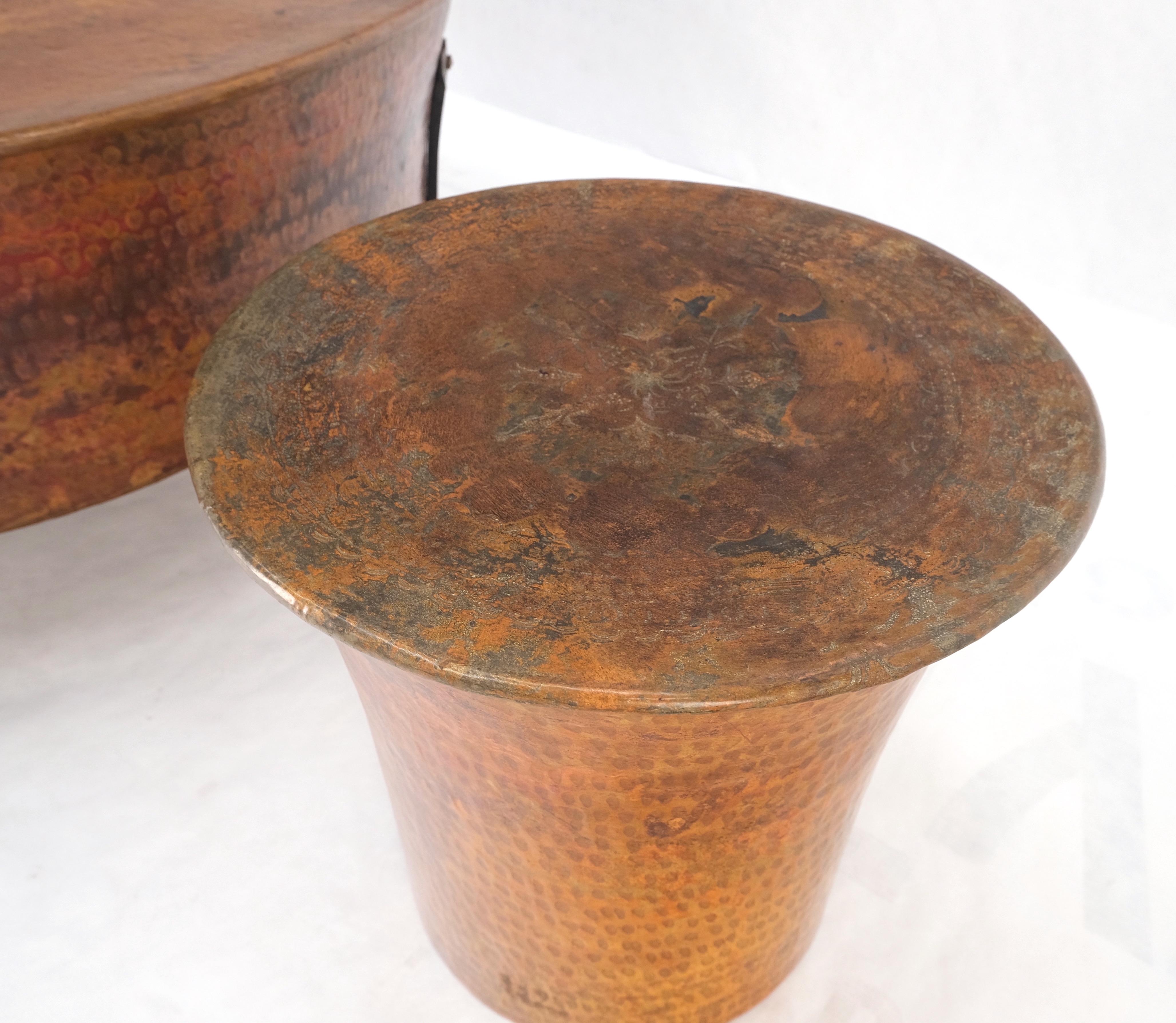 Vintage Hummered Forged Copper & Iron Round Coffee Table & Pair of Stools Seats For Sale 1