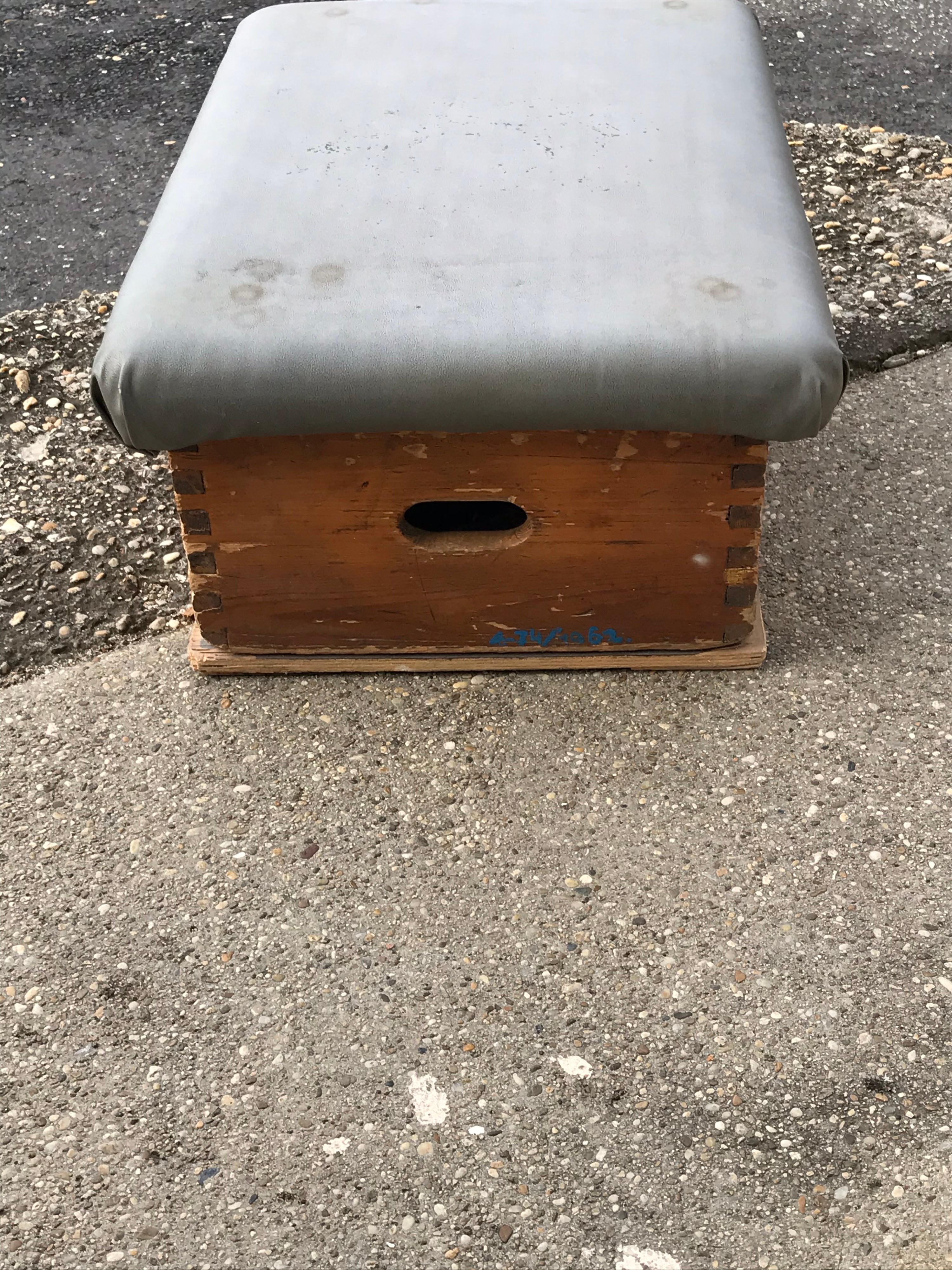 Vintage Hungarian Gym Stool Bench, 1970s In Good Condition For Sale In Lábatlan, HU