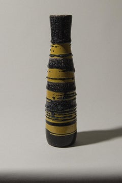 Vaso ungherese vintage di metà secolo in ceramica, forma strutturata