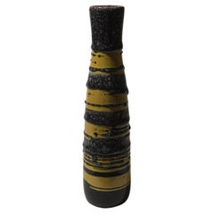 Vaso ungherese vintage di metà secolo in ceramica, forma strutturata