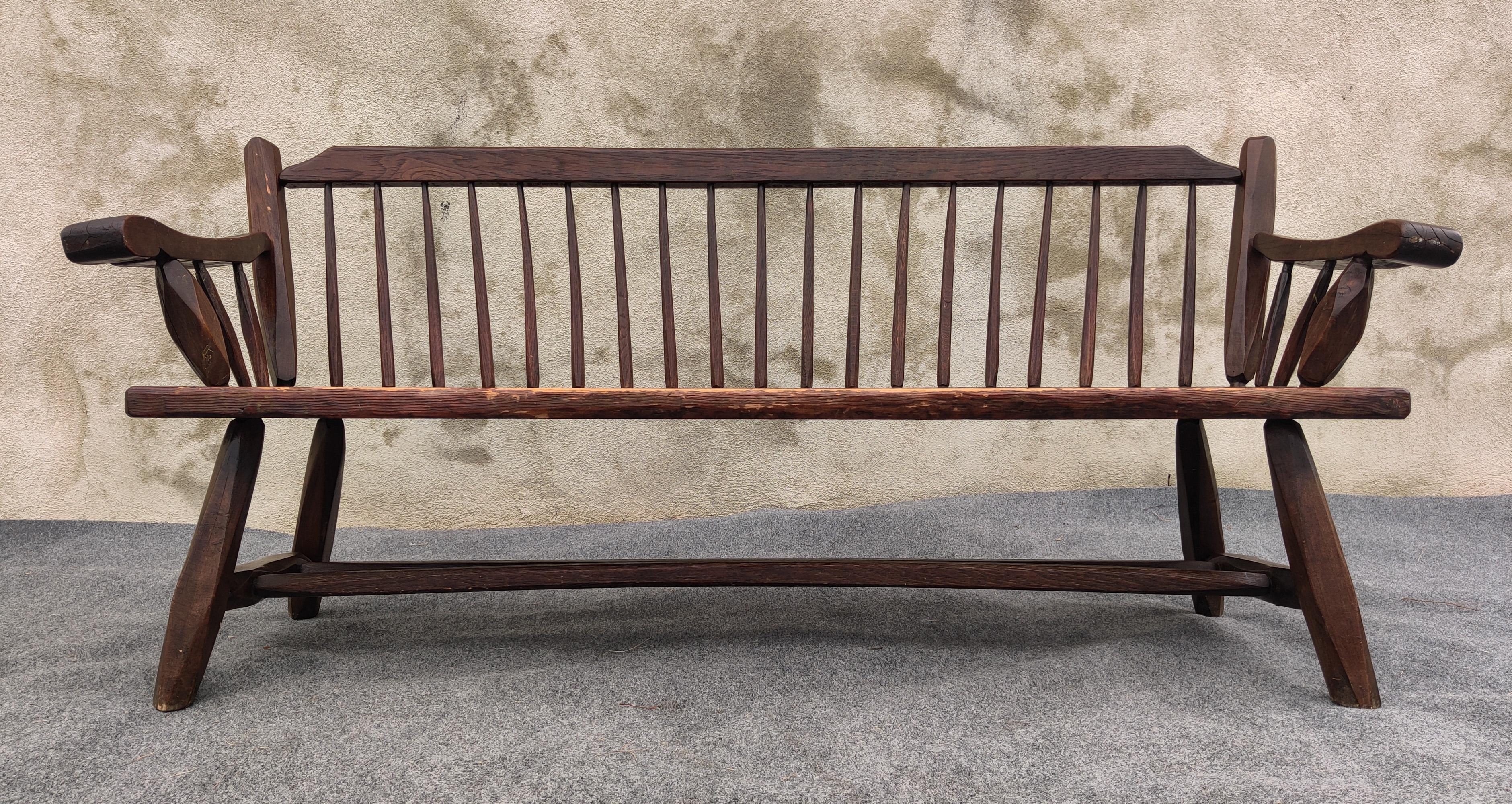 Vintage Hunt Country Furniture Carved Mixed Woods Bench Spindled Back Cedar In Good Condition In Philadelphia, PA