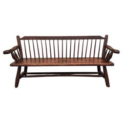 Vintage Hunt Country Furniture Banc sculpté en Woods mélangés Dossier en fuseau Cèdre