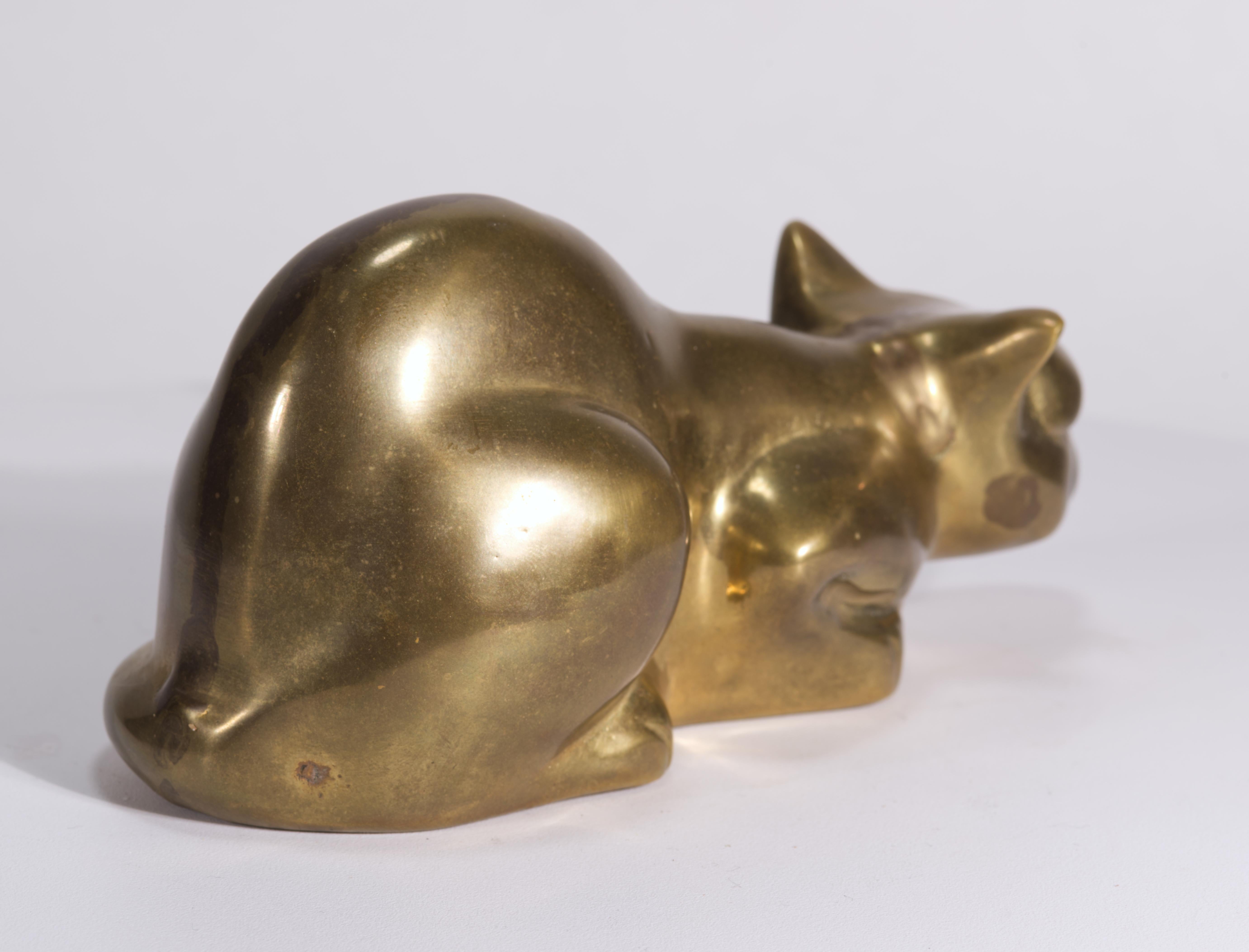 20th Century Vintage Hunting Crouching Brass Cat Figurine For Sale