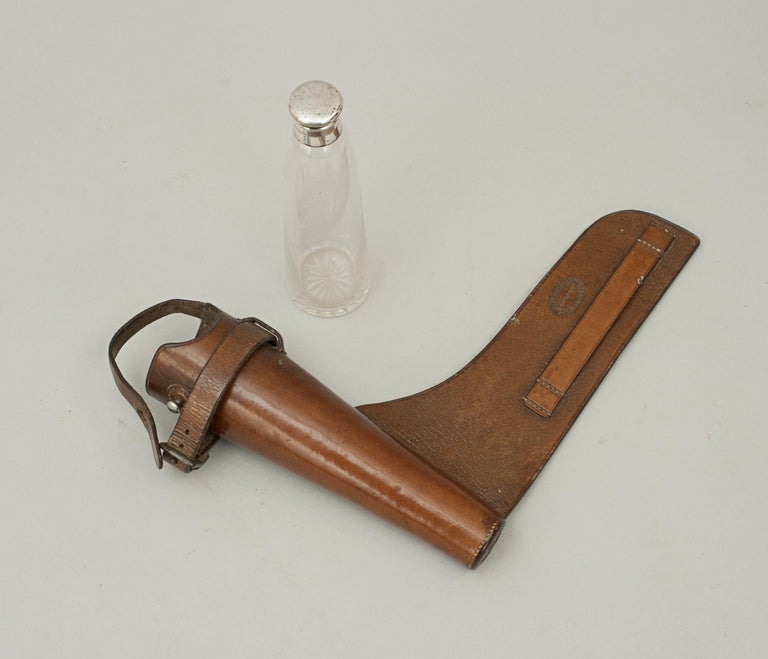 British Vintage Hunting Saddle Flask in Original Leather Case For Sale