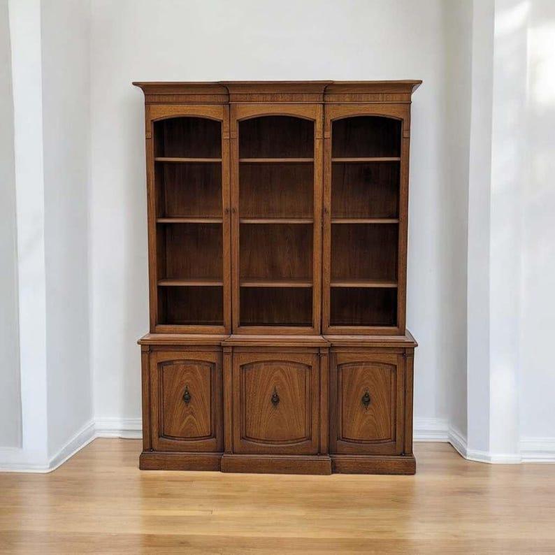 Hutch-Schrank von Drexel, Triune Kollektion, Mid Century, MCM, Mahagoni, Vintage (Moderne der Mitte des Jahrhunderts) im Angebot