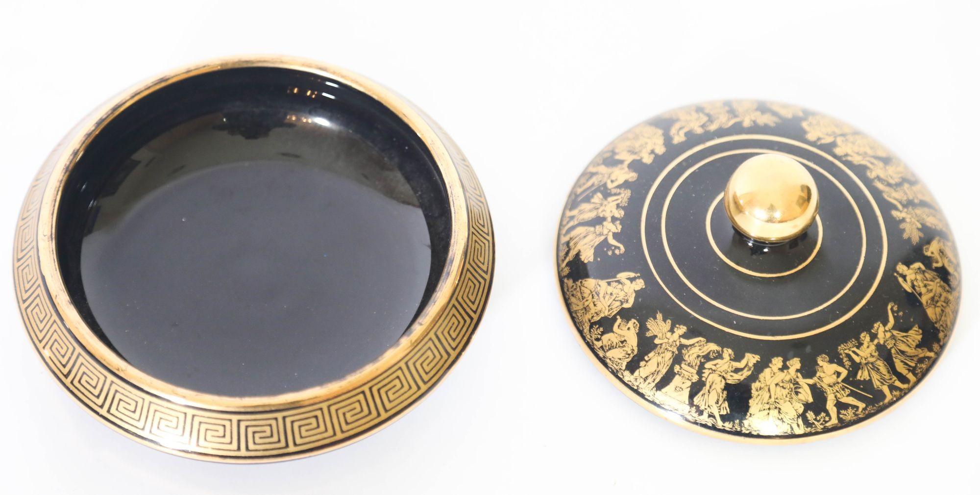 Schwarzes Porzellangefäß aus 24 Karat Gold mit Deckel Hergestellt in Griechenland von Spyropoulos 1960er Jahre (Klassisch-griechisch) im Angebot