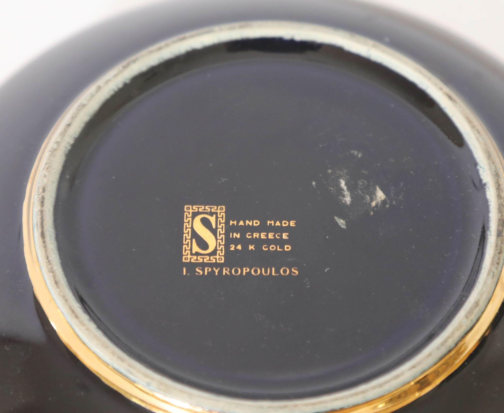Schwarzes Porzellangefäß aus 24 Karat Gold mit Deckel Hergestellt in Griechenland von Spyropoulos 1960er Jahre im Zustand „Gut“ im Angebot in North Hollywood, CA