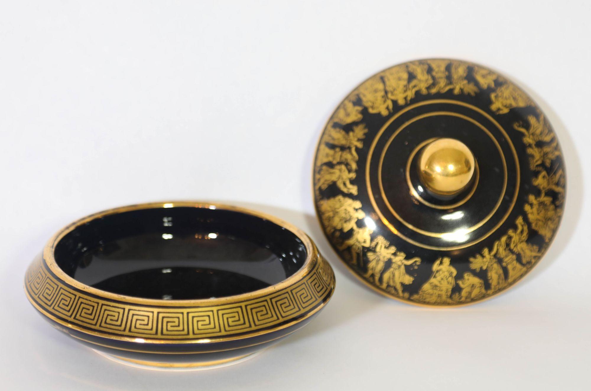 Schwarzes Porzellangefäß aus 24 Karat Gold mit Deckel Hergestellt in Griechenland von Spyropoulos 1960er Jahre (Mitte des 20. Jahrhunderts) im Angebot