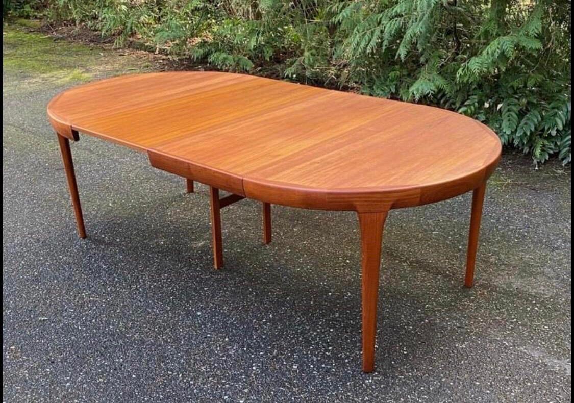 Mid-20th Century Vintage Ib Kofod Larsen Danish Mid-Century Teak Round to Oval Dining Table