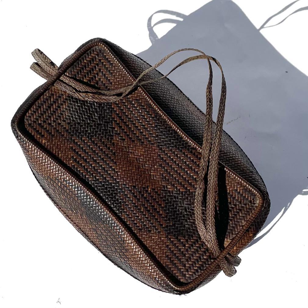 Cesto con coperchio in rattan Iban d'epoca, West Kalimantan in vendita 2