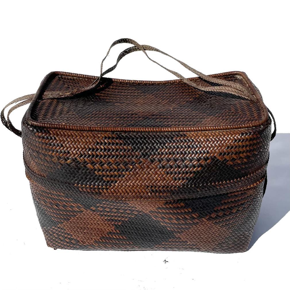 Cesto con coperchio in rattan Iban d'epoca, West Kalimantan in vendita 4
